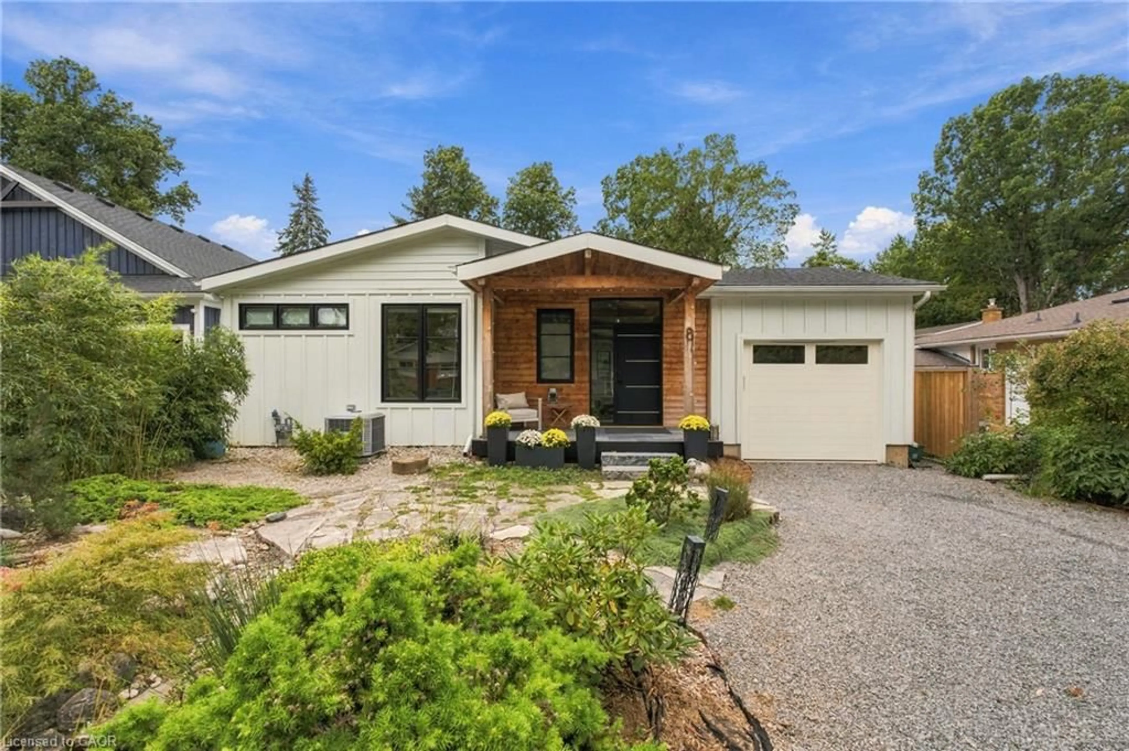 Home with brick exterior material, street for 8 Dixie Ave, Niagara-on-the-Lake Ontario L0S 1J0