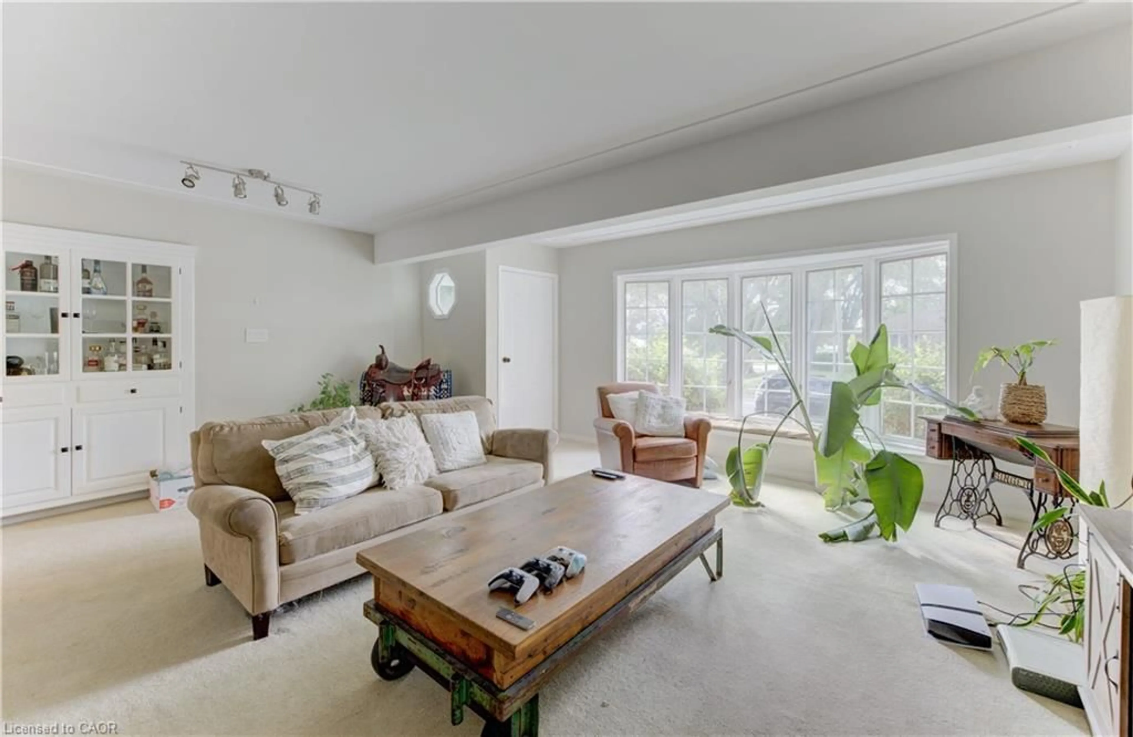 Living room with furniture, unknown for 133 Cornell Ave, Kitchener Ontario N2G 3E5