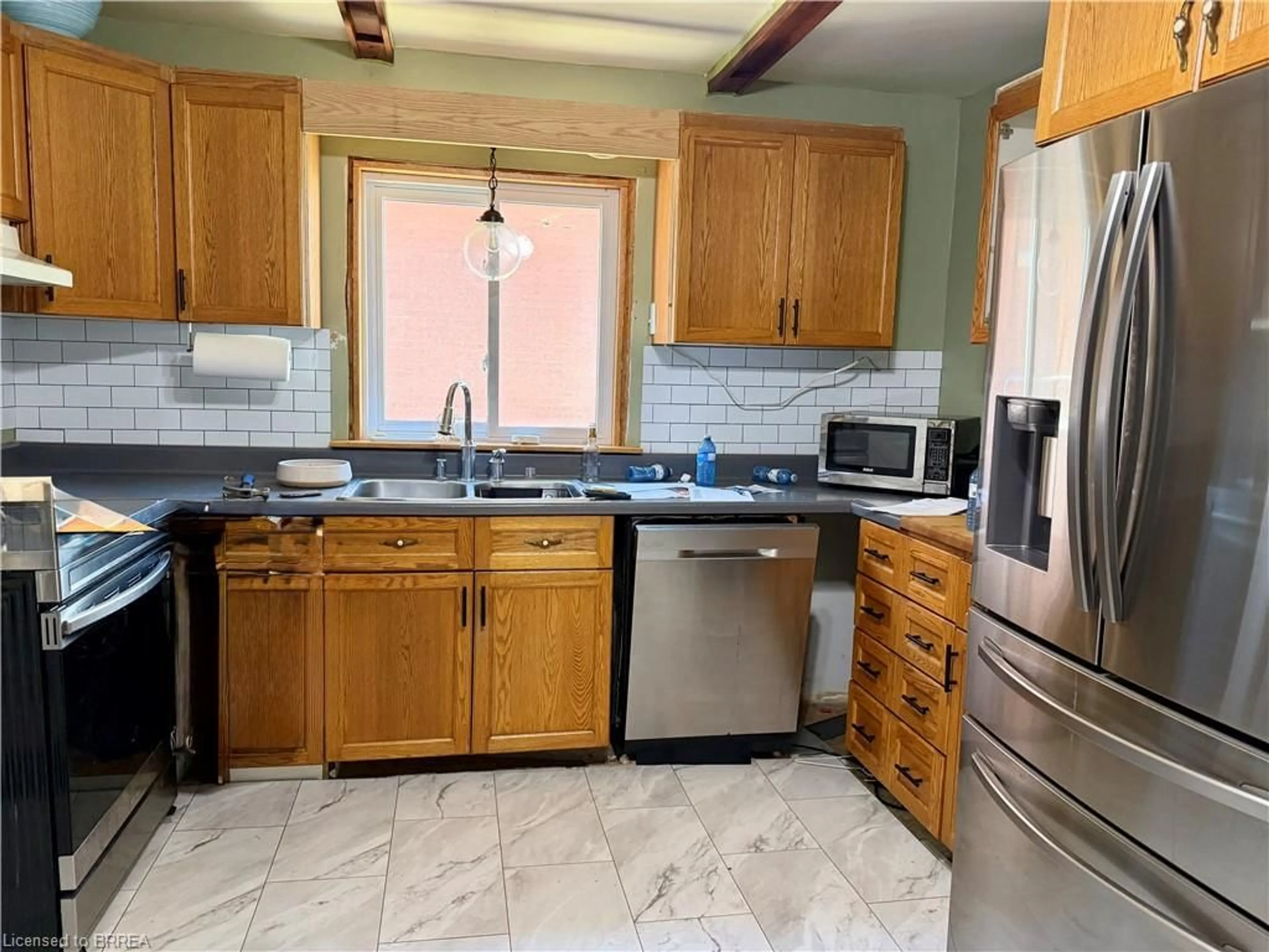 Standard kitchen, ceramic/tile floor for 112 Arthur St, Brantford Ontario N3S 3J4