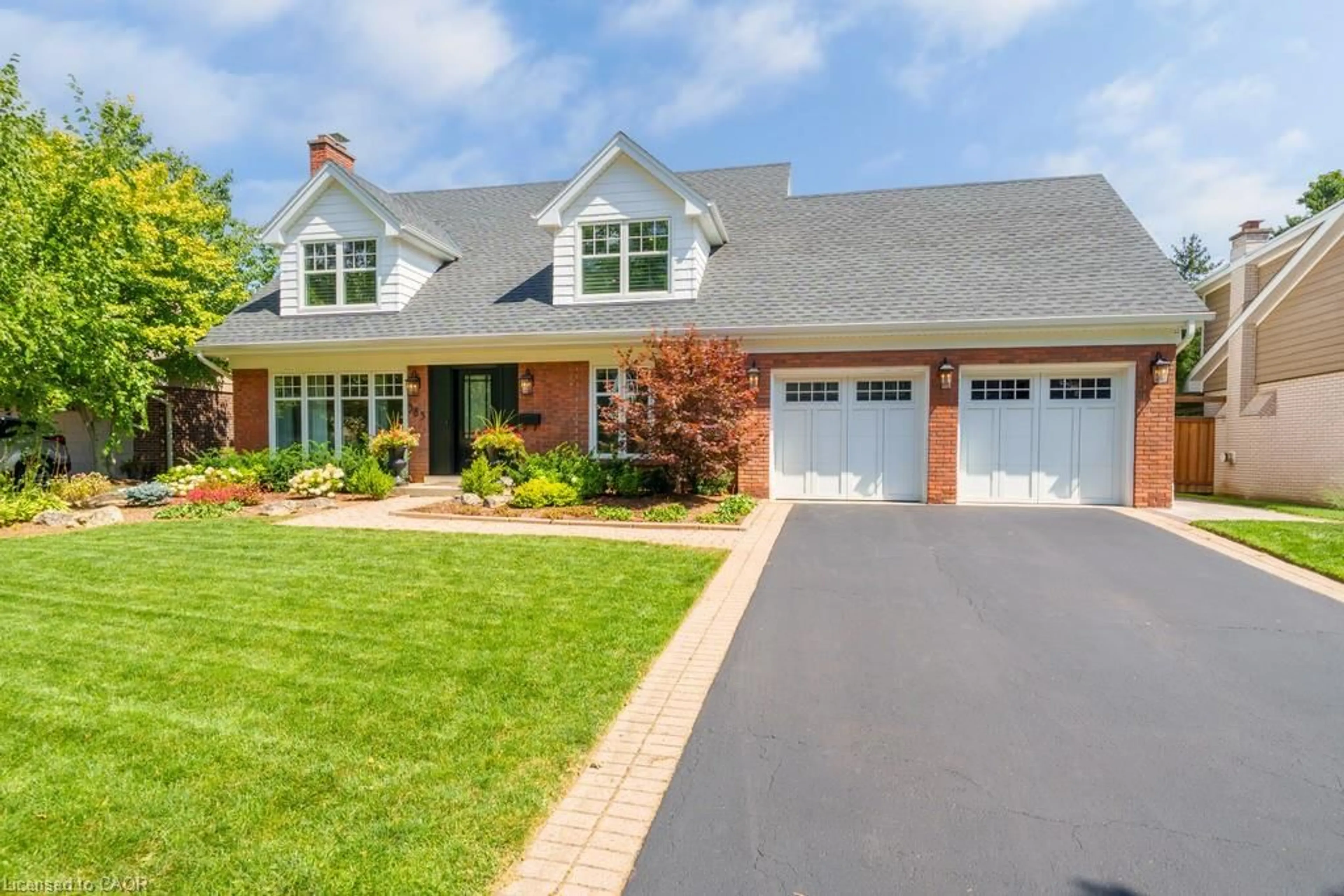 Home with brick exterior material, street for 385 Rosslyn Dr, Burlington Ontario L7N 1S5