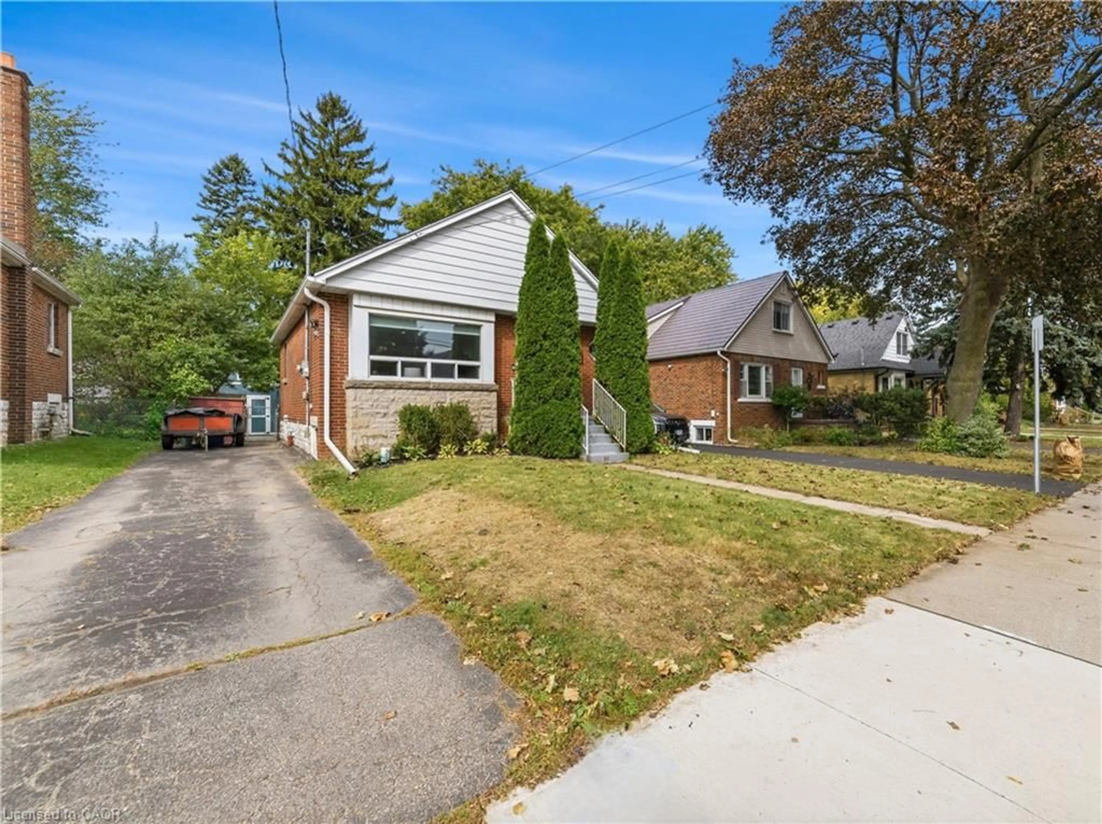 Home with brick exterior material, street for 206 East 19th St, Hamilton Ontario L9A 4S5