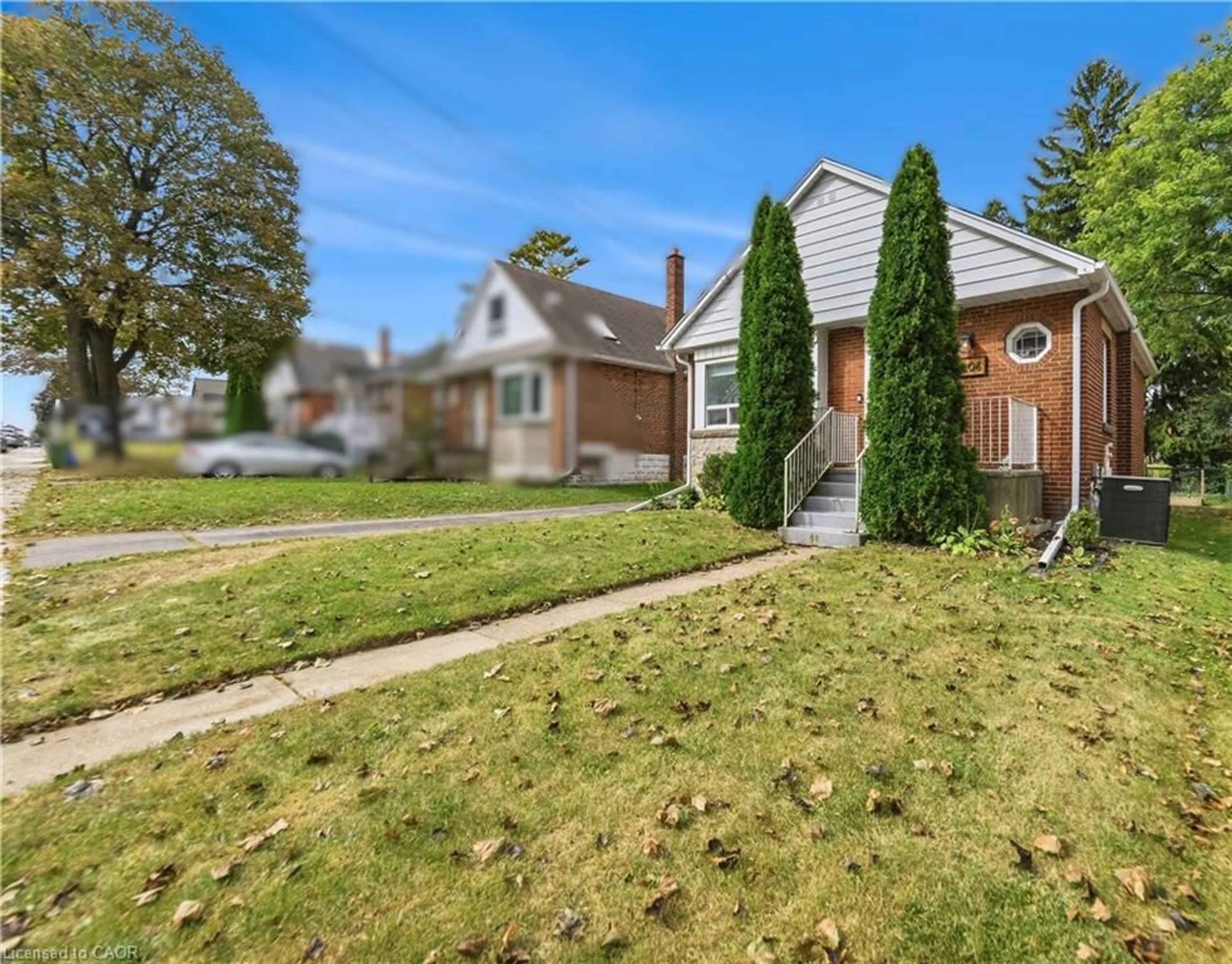 Unknown for 206 East 19th St, Hamilton Ontario L9A 4S5