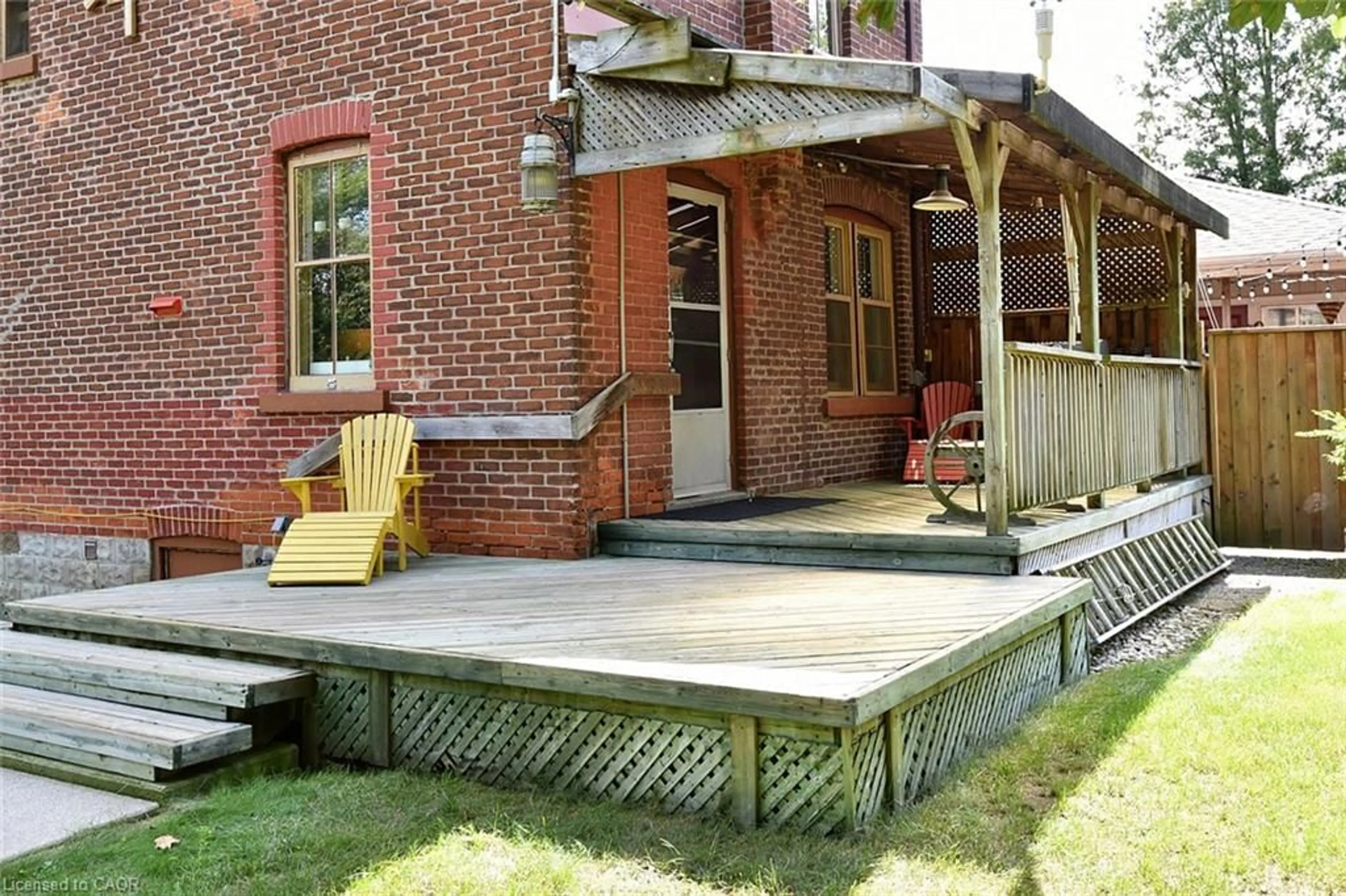 Patio, street for 781 Oakdale Ave, Burlington Ontario L7T 1L5