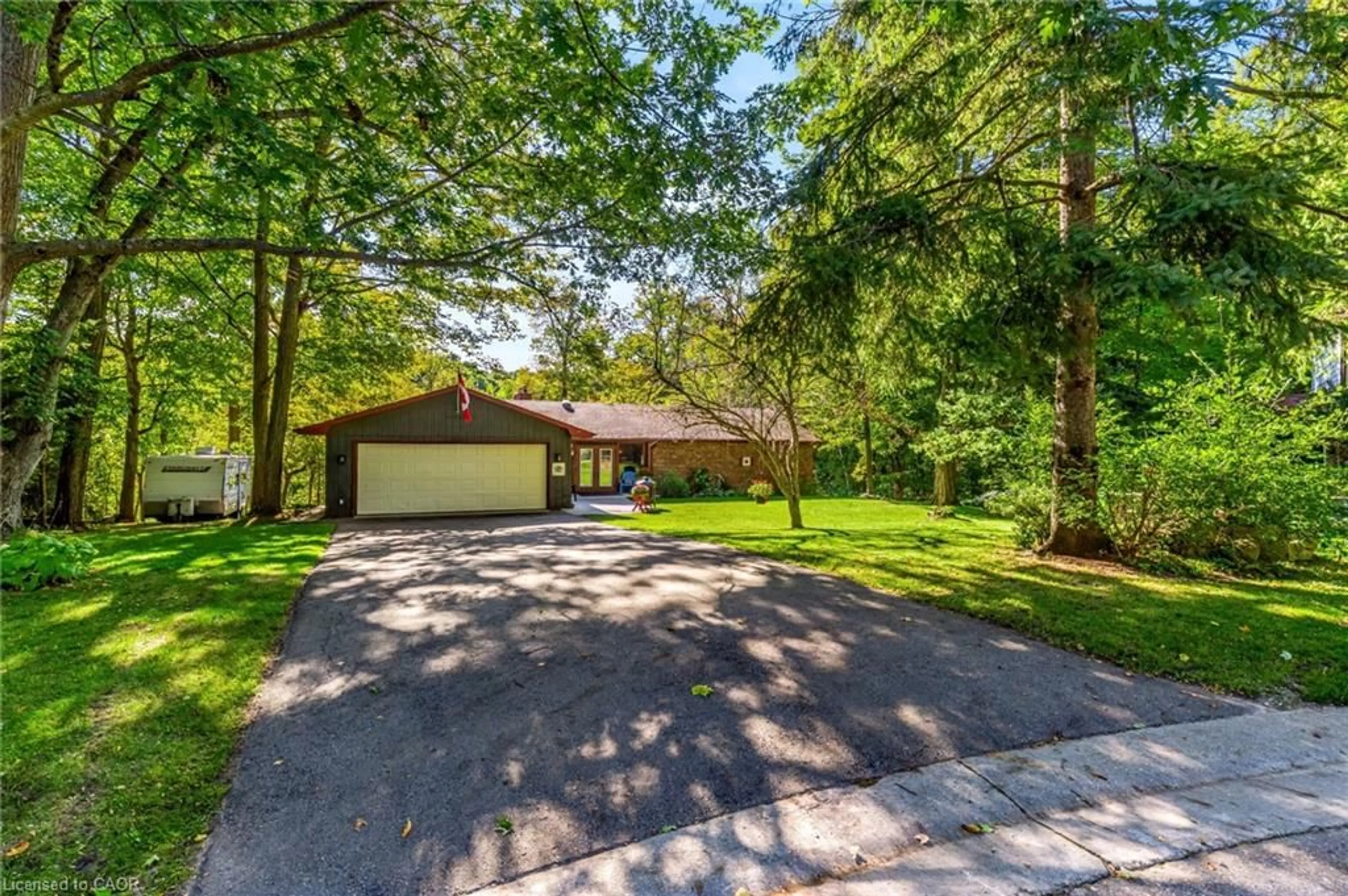 A pic from outside/outdoor area/front of a property/back of a property/a pic from drone, unknown for 80 Glenda Jane Dr, Campbellville Ontario L0P 1B0