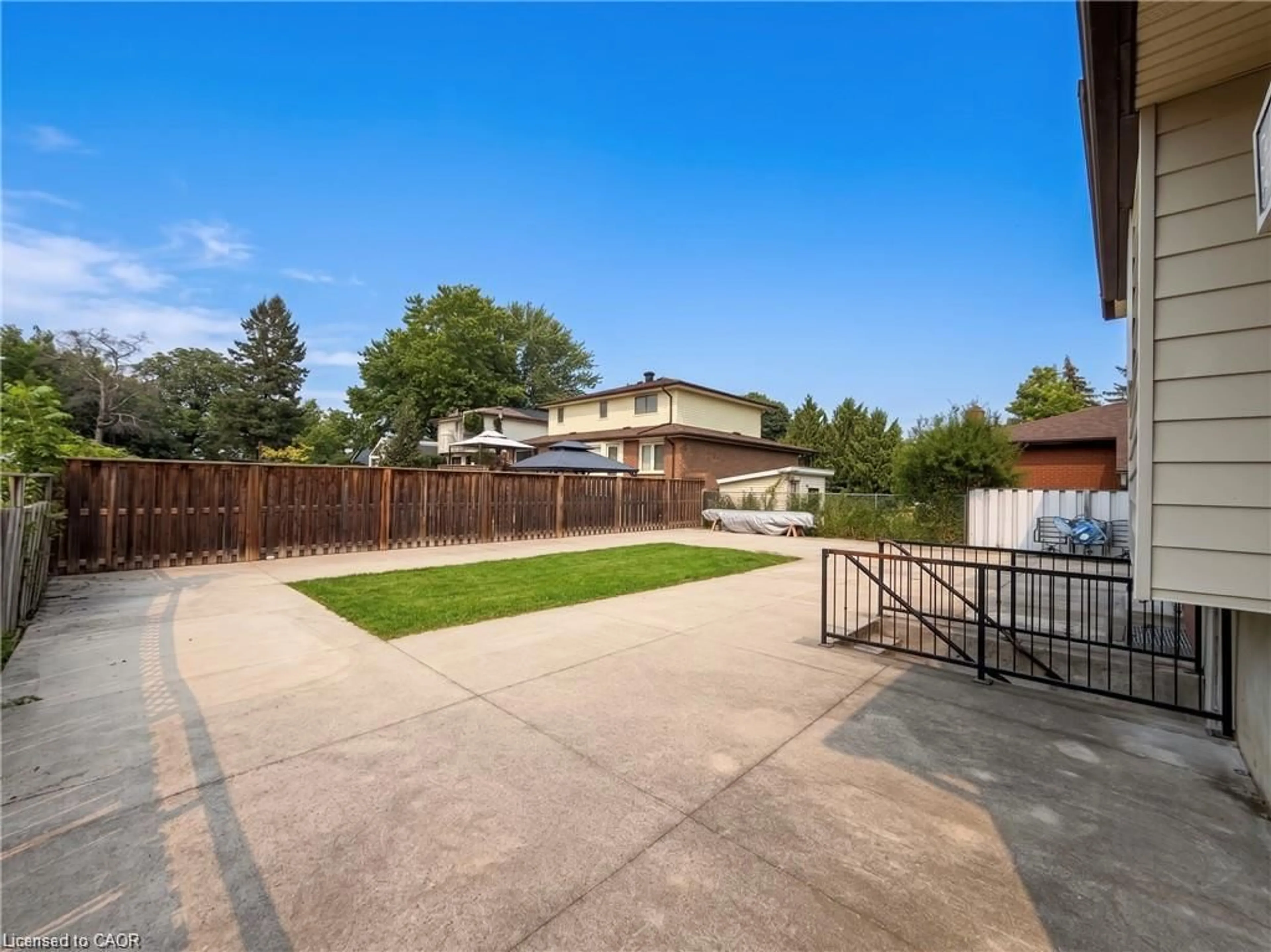 A pic from outside/outdoor area/front of a property/back of a property/a pic from drone, street for 84 Amherst Dr, Kitchener Ontario N2P 1C9