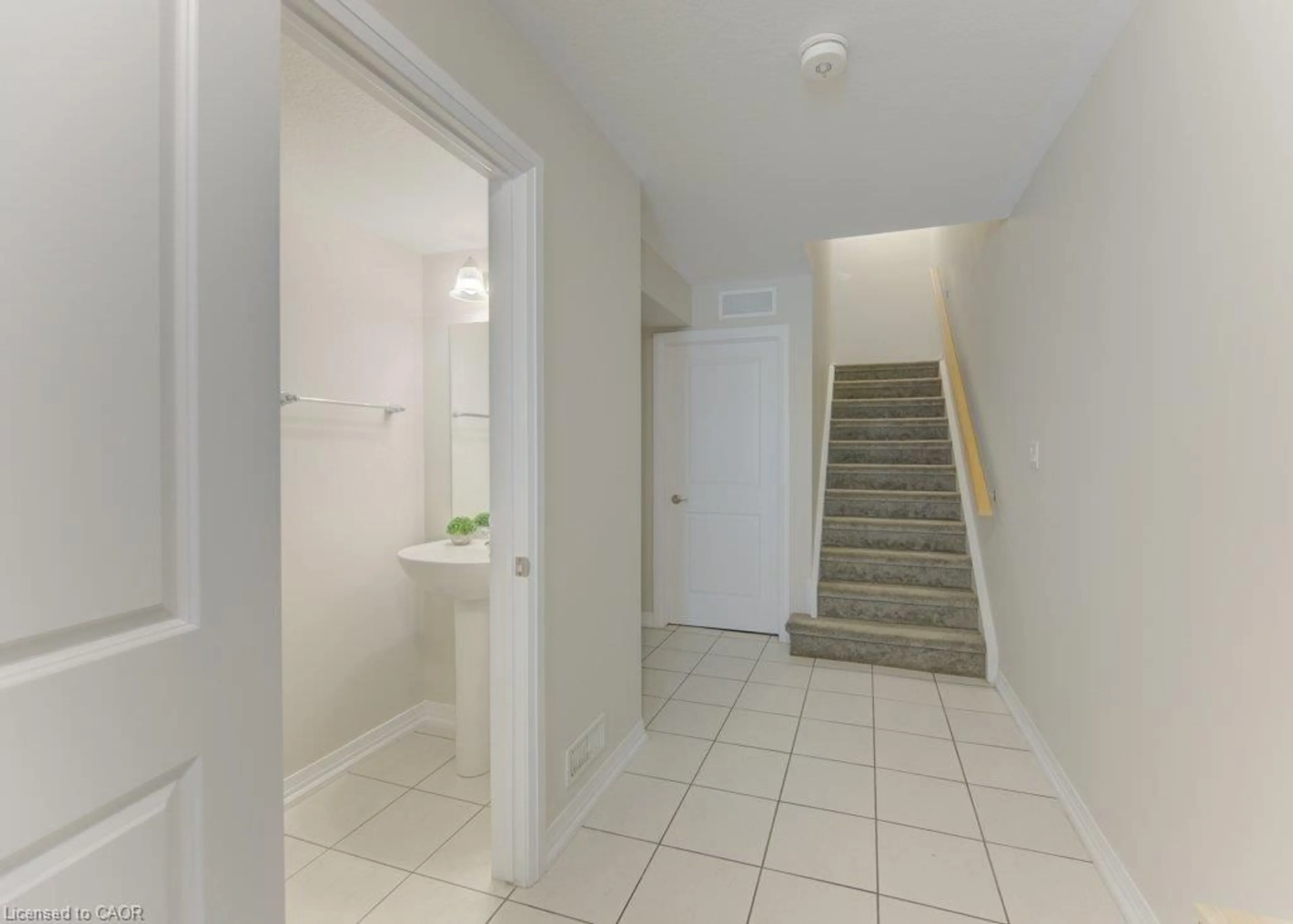 Indoor foyer for 35 Bank Swallow Cres, Kitchener Ontario N2P 0J7