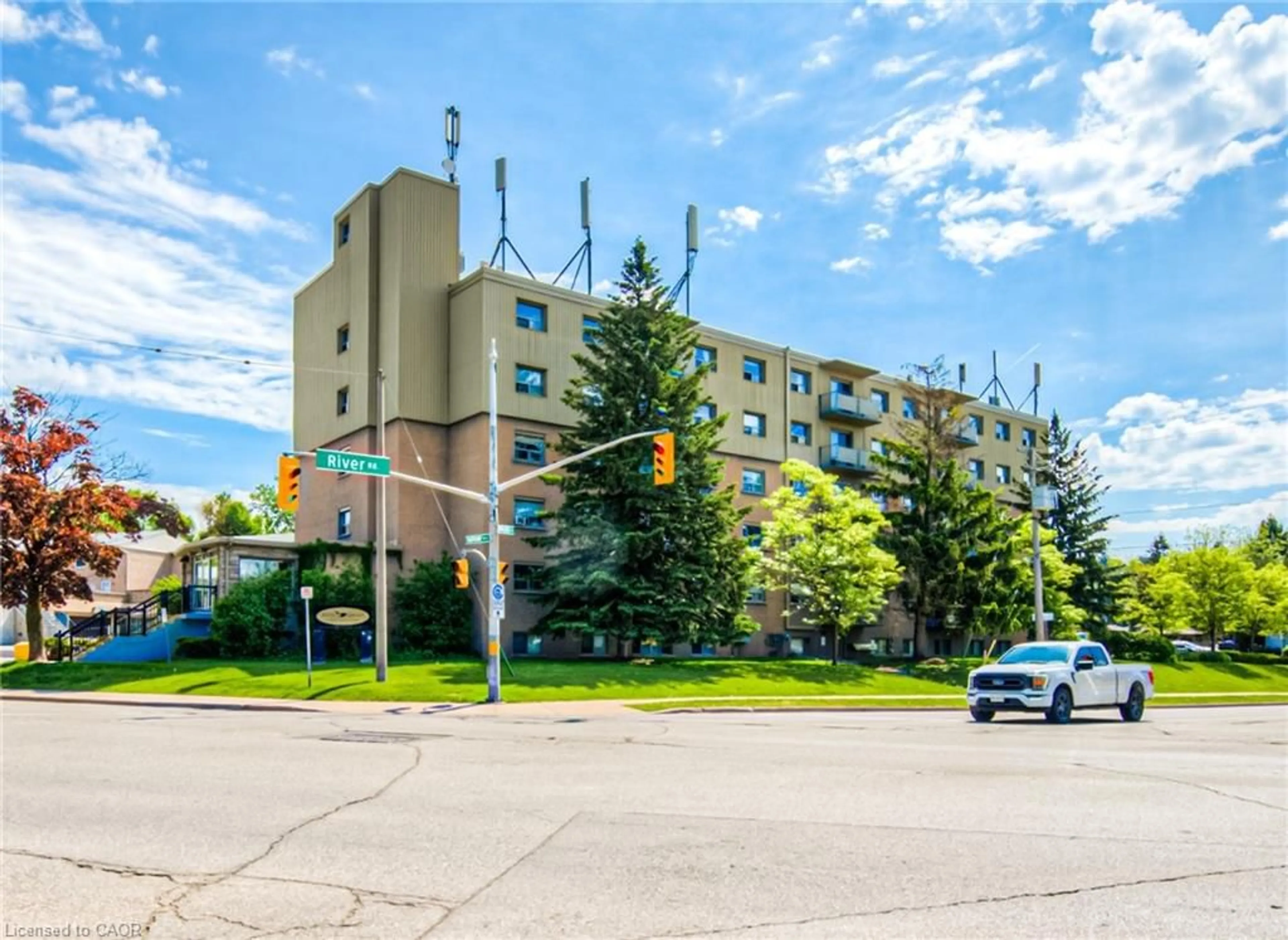 Patio, unknown for 283 Fairway Rd #501, Kitchener Ontario N2A 2P1