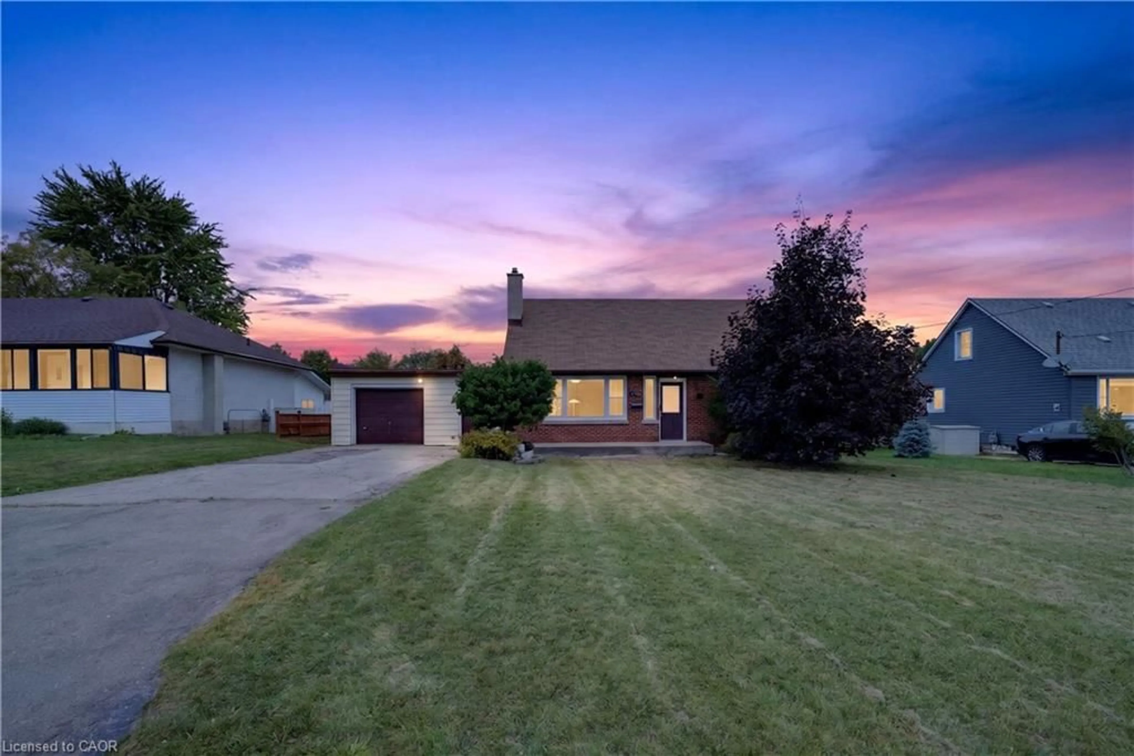 A pic from outside/outdoor area/front of a property/back of a property/a pic from drone, street for 176 Avalon Pl, Kitchener Ontario N2M 4N8