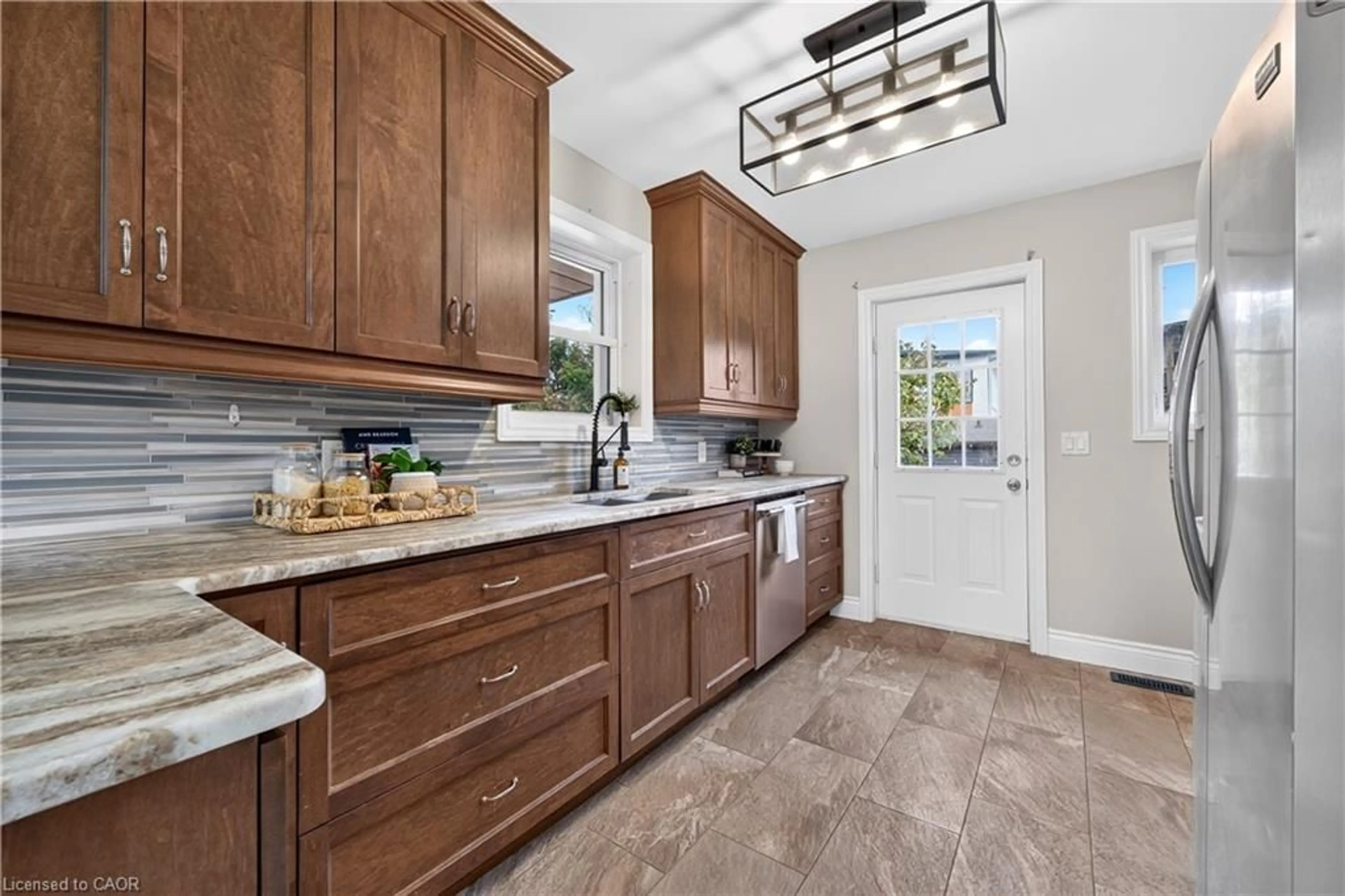 Open concept kitchen, ceramic/tile floor for 176 Avalon Pl, Kitchener Ontario N2M 4N8