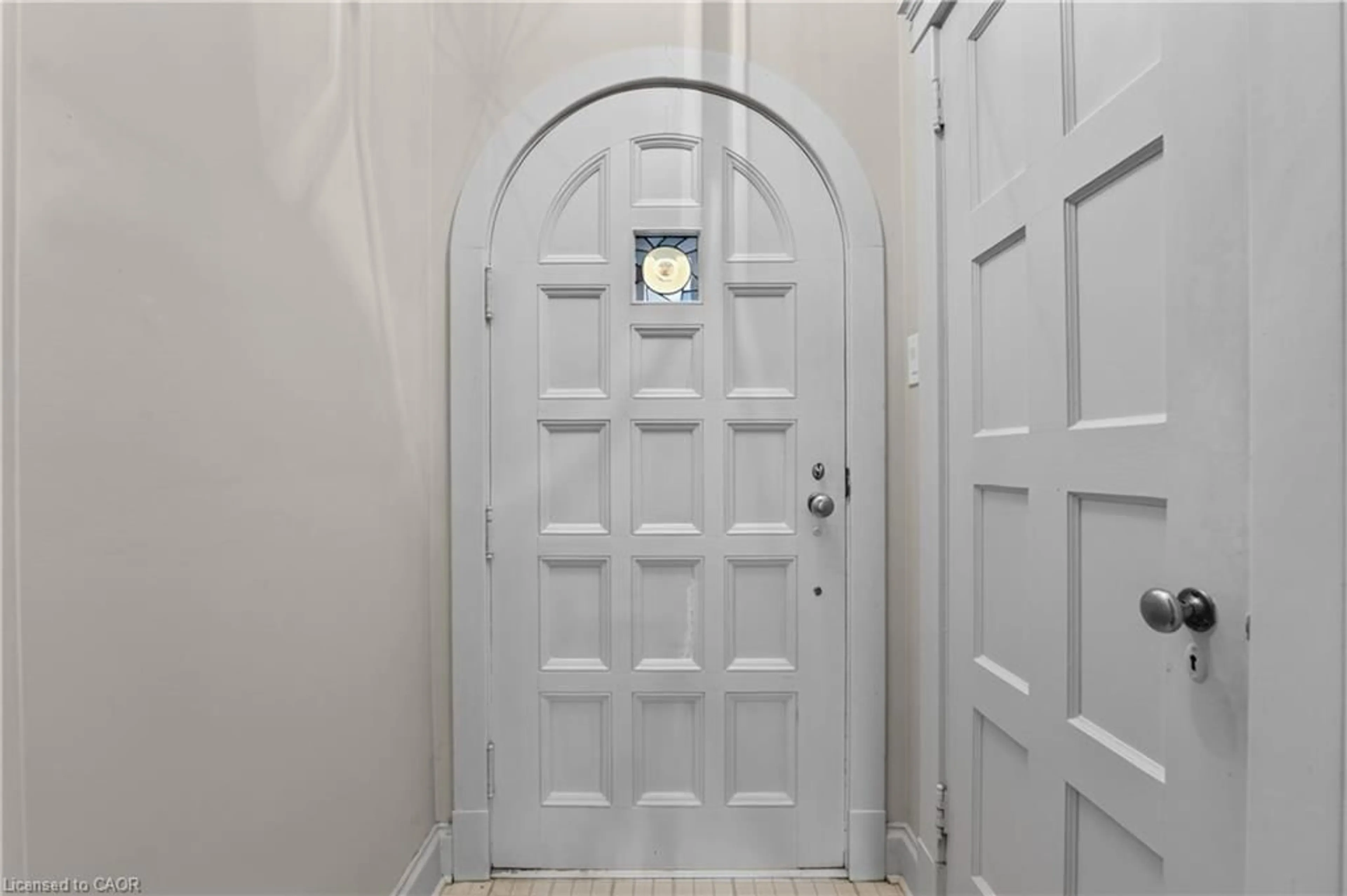 Indoor entryway for 4937 King St, Beamsville Ontario L0R 1B0