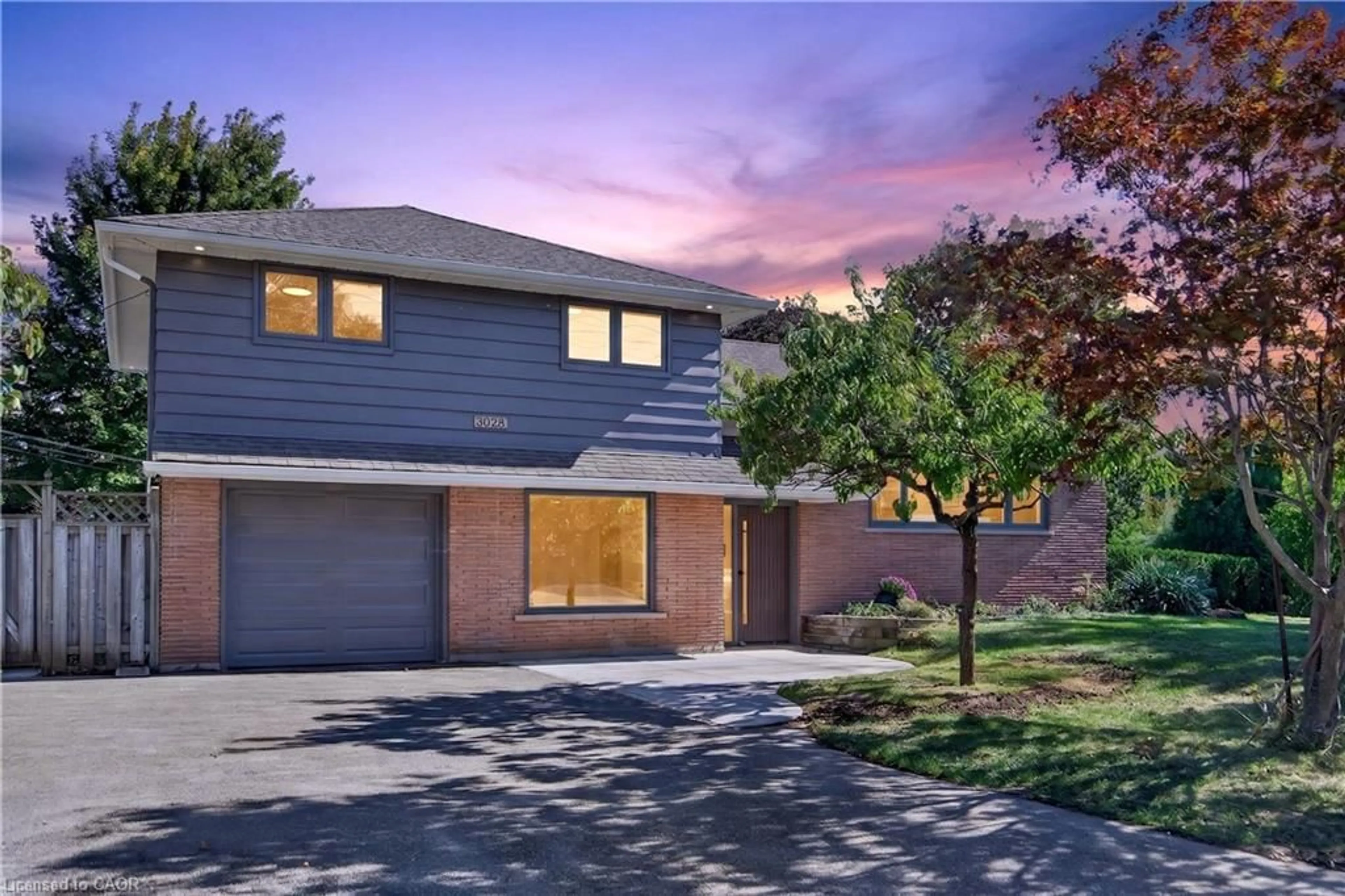 Home with brick exterior material, street for 3028 Eva Dr, Burlington Ontario L7N 2K4