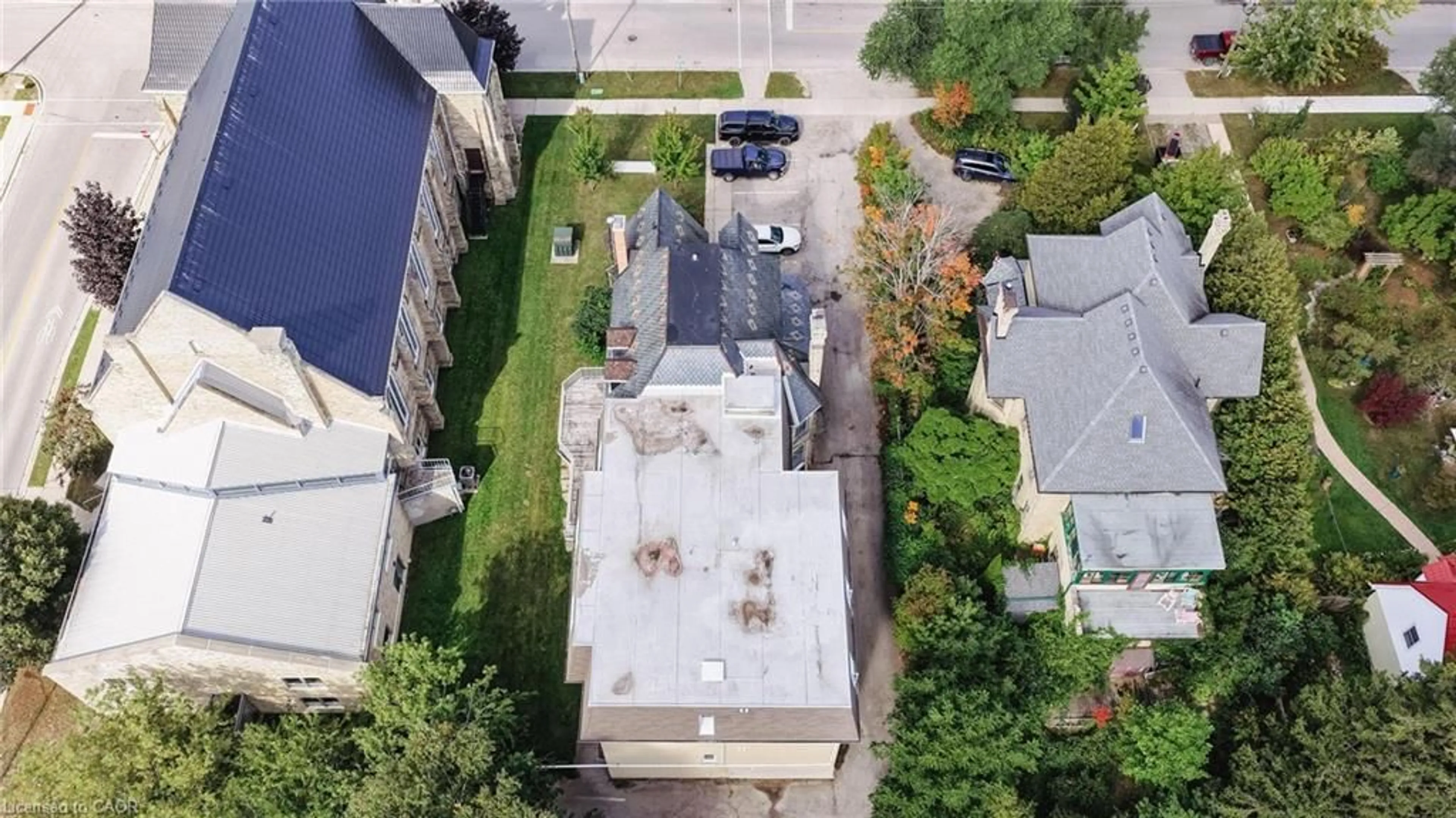 A pic from outside/outdoor area/front of a property/back of a property/a pic from drone, street for 731 Princes St, Kincardine Ontario N2Z 2A3