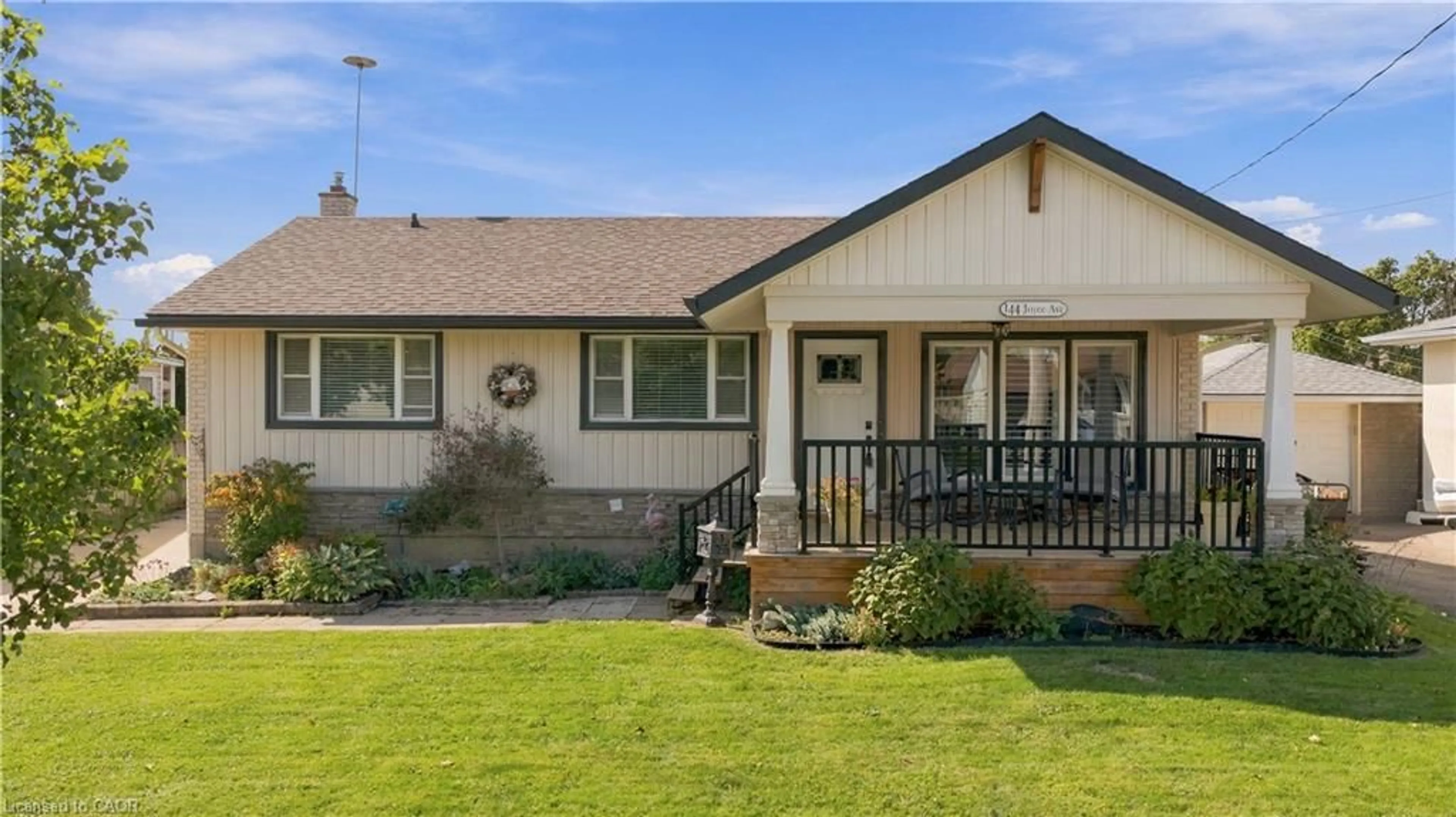 Home with vinyl exterior material, street for 144 Joyce Ave, Welland Ontario L3B 1S8