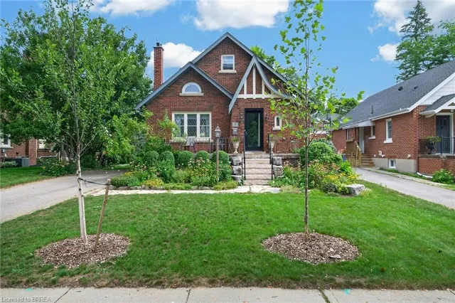17 Lincoln Ave, Brantford 1