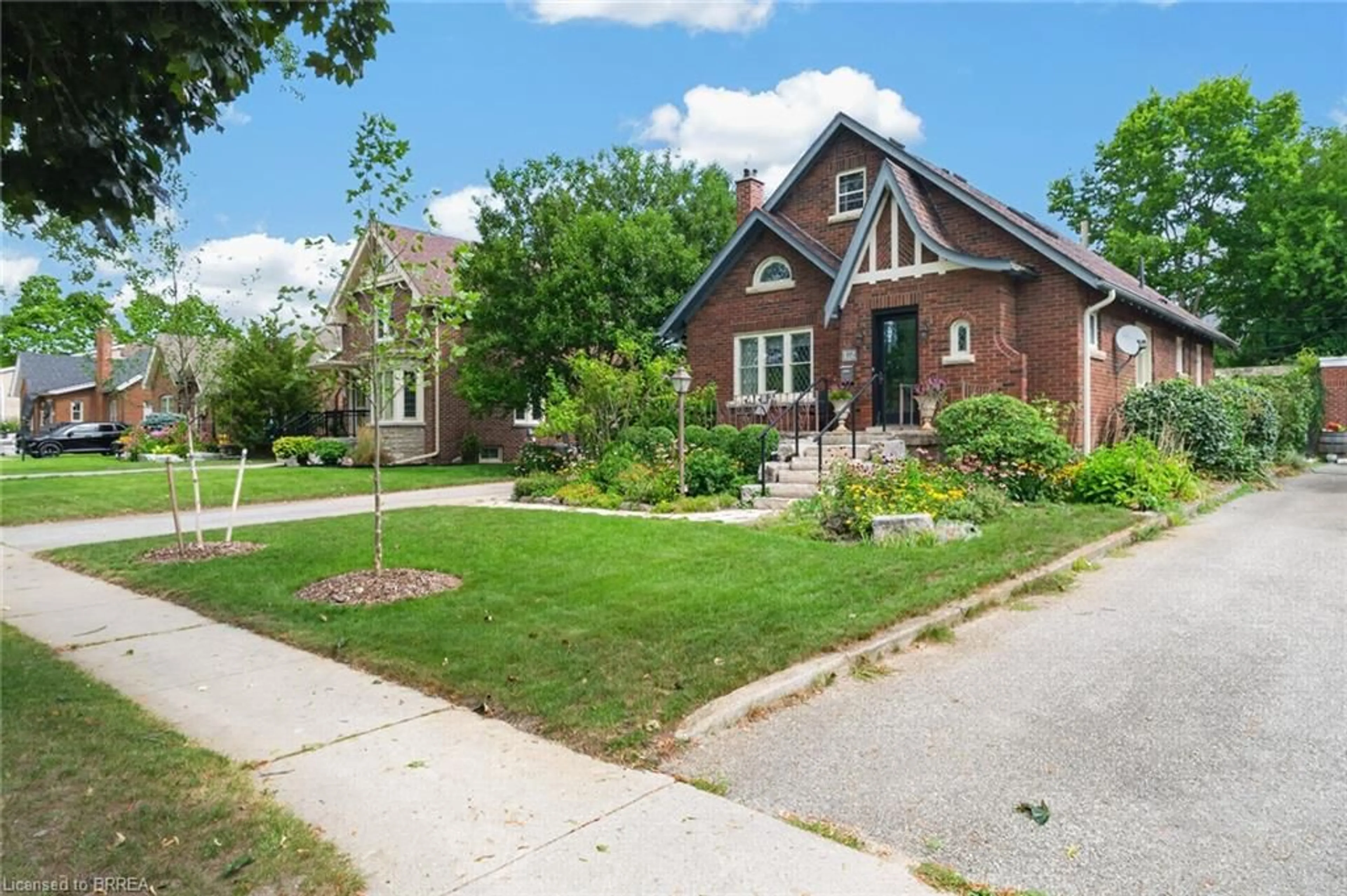 Home with brick exterior material, street for 17 Lincoln Ave, Brantford Ontario N3T 4S5