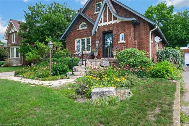 17 Lincoln Ave, Brantford 3