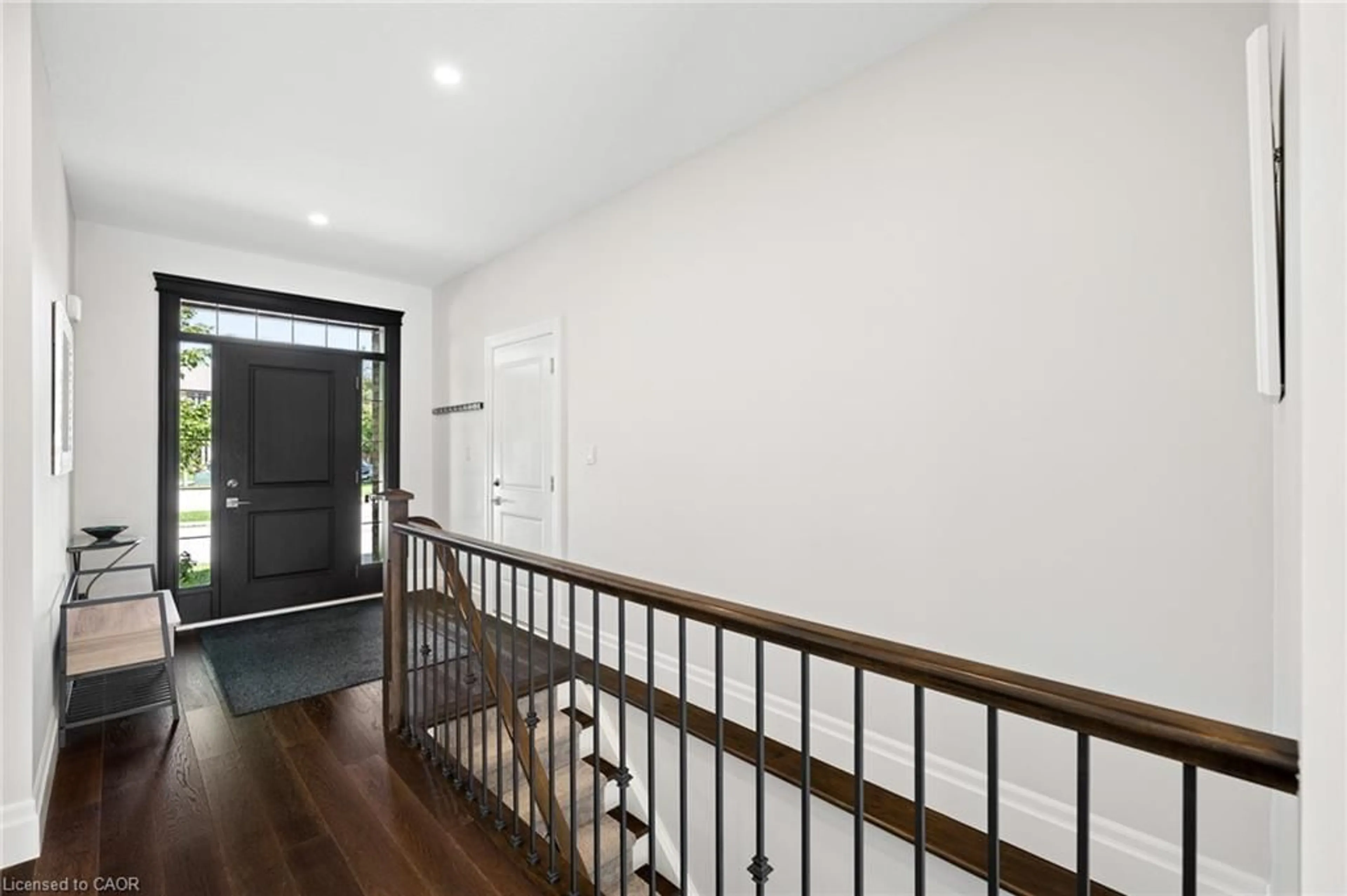 Indoor foyer for 192 Brewery St #18, Baden Ontario N3A 0E7