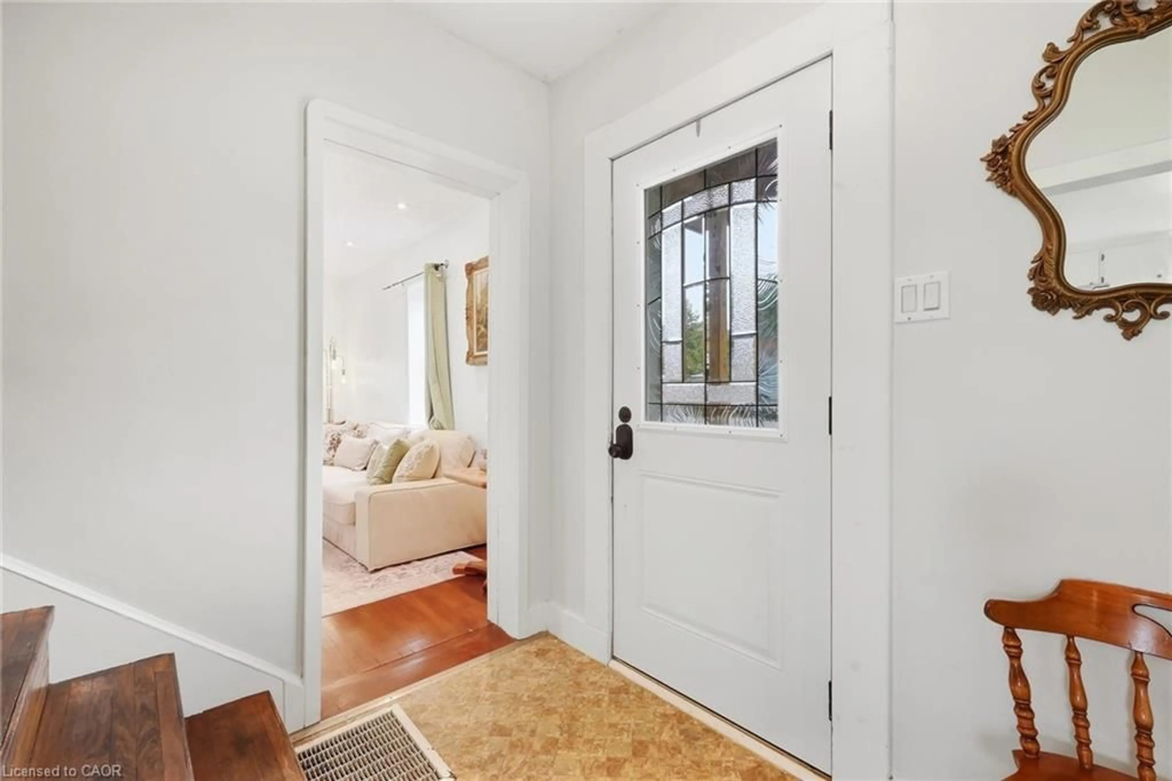 Indoor entryway for 22 Temperance St, Milverton Ontario N0K 1M0