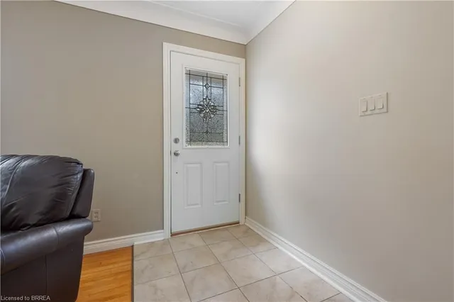 25 Wayne Dr, Brantford 3