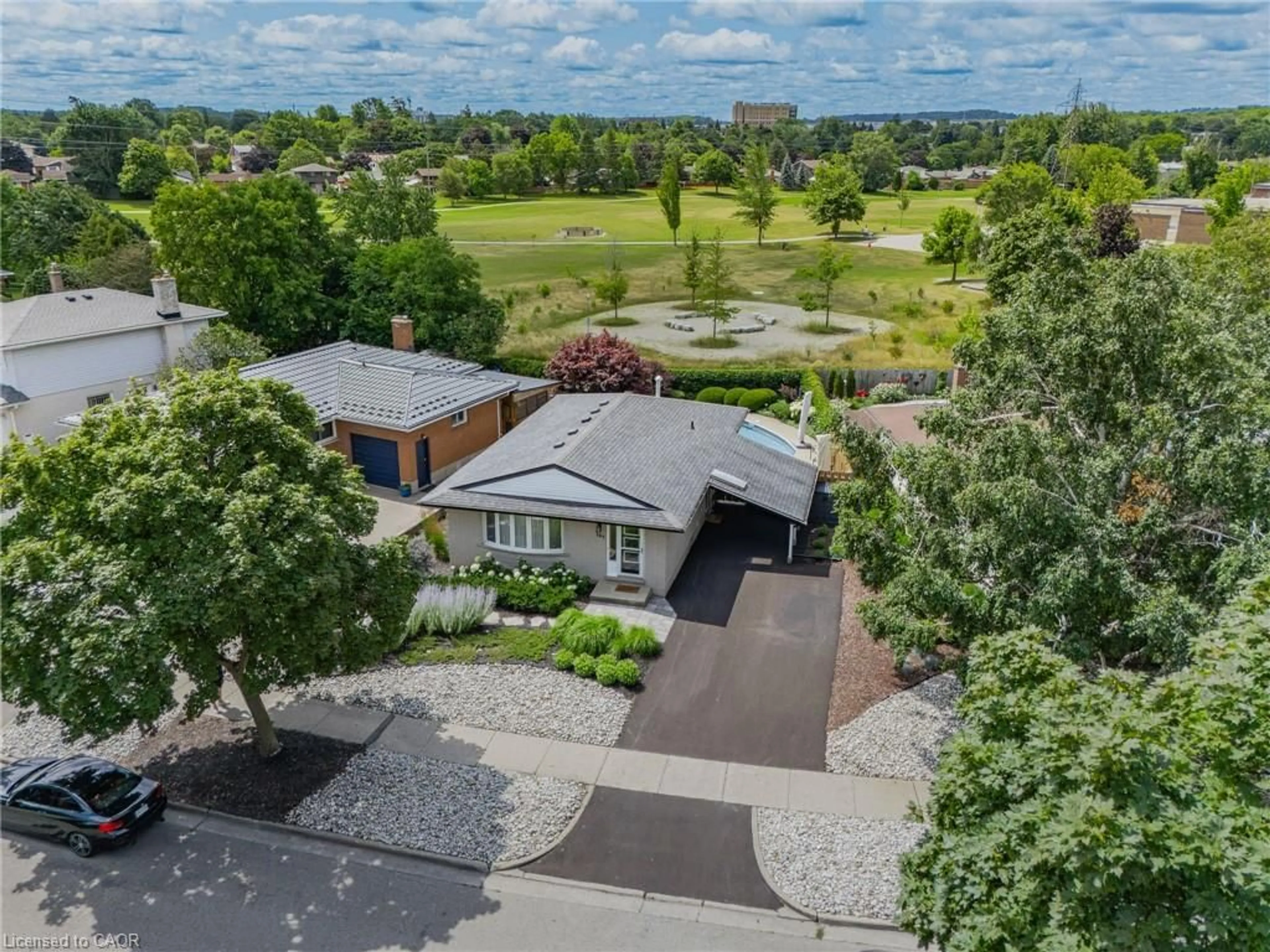 A pic from outside/outdoor area/front of a property/back of a property/a pic from drone, street for 107 Laurentian Dr, Kitchener Ontario N2E 1C3