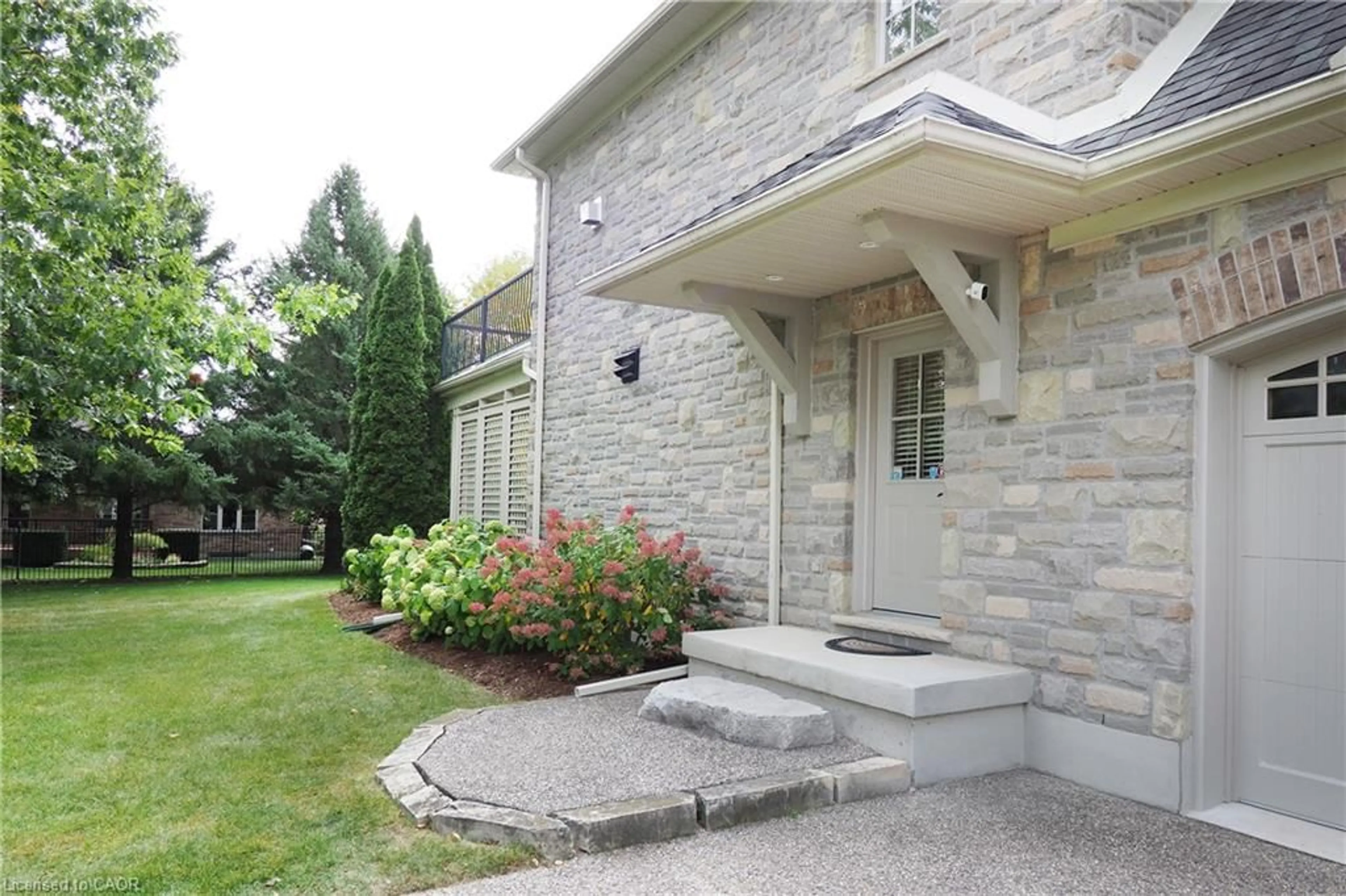 Unknown for 585 Kiwanis Park Dr, Kitchener Ontario N2K 3N8