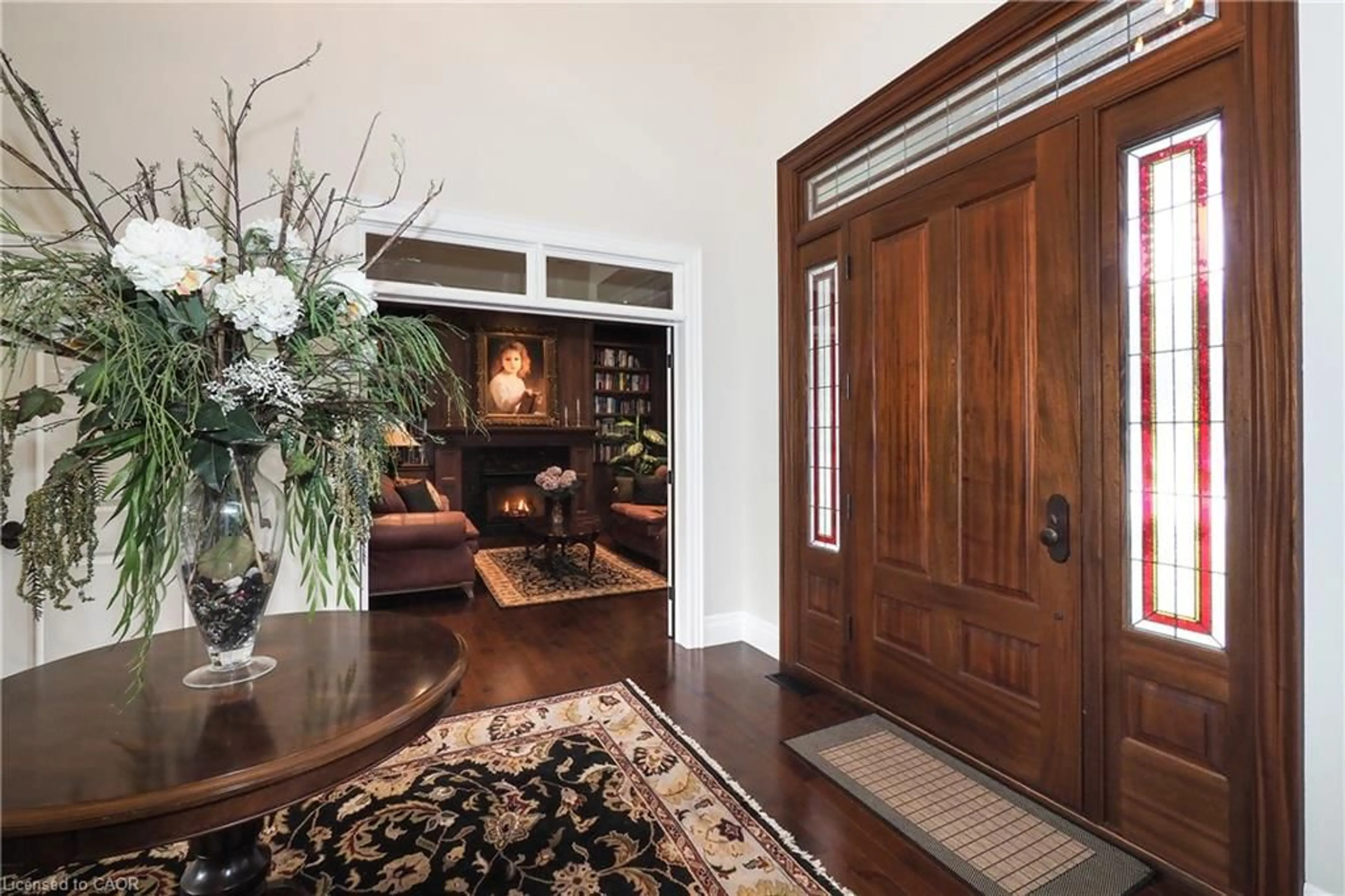 Indoor entryway for 585 Kiwanis Park Dr, Kitchener Ontario N2K 3N8