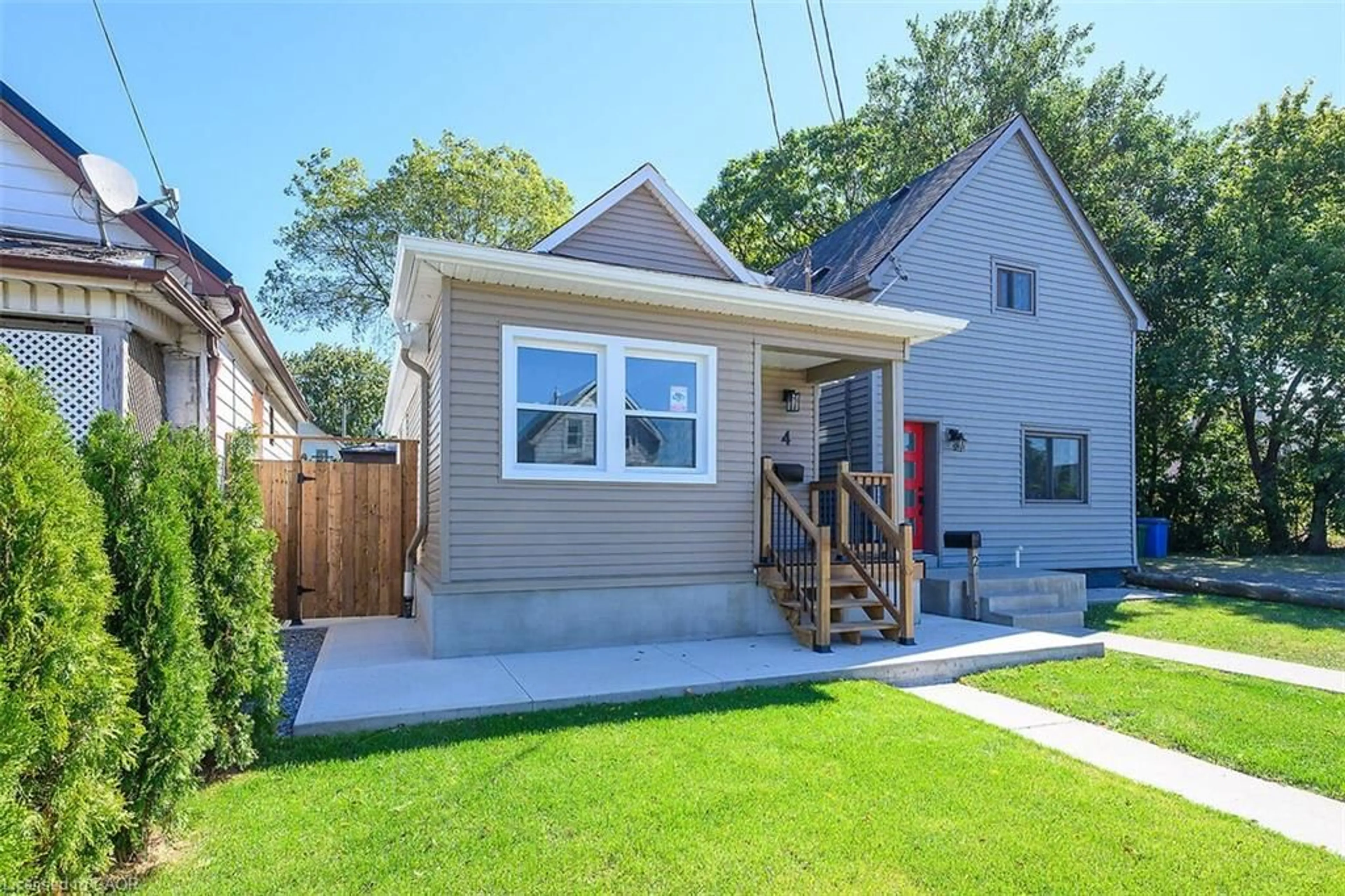 Home with vinyl exterior material, street for 4 Albemarle St, Hamilton Ontario L8L 7G3