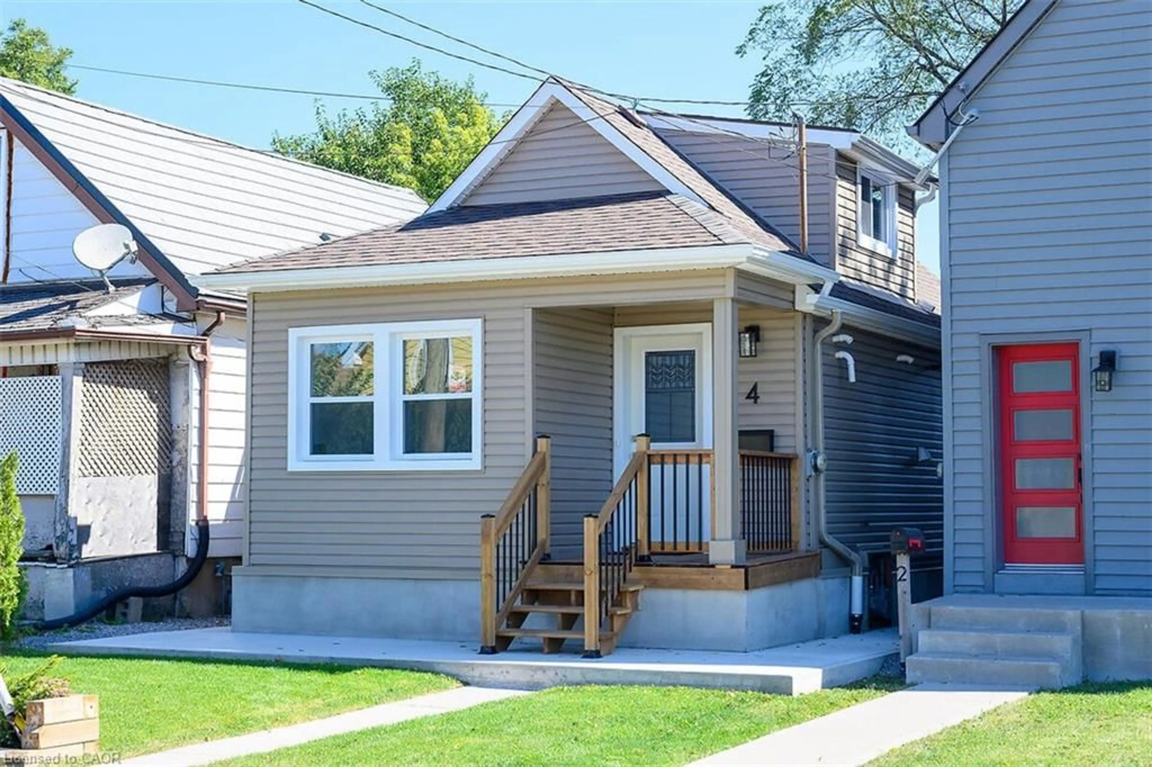 Home with vinyl exterior material, street for 4 Albemarle St, Hamilton Ontario L8L 7G3