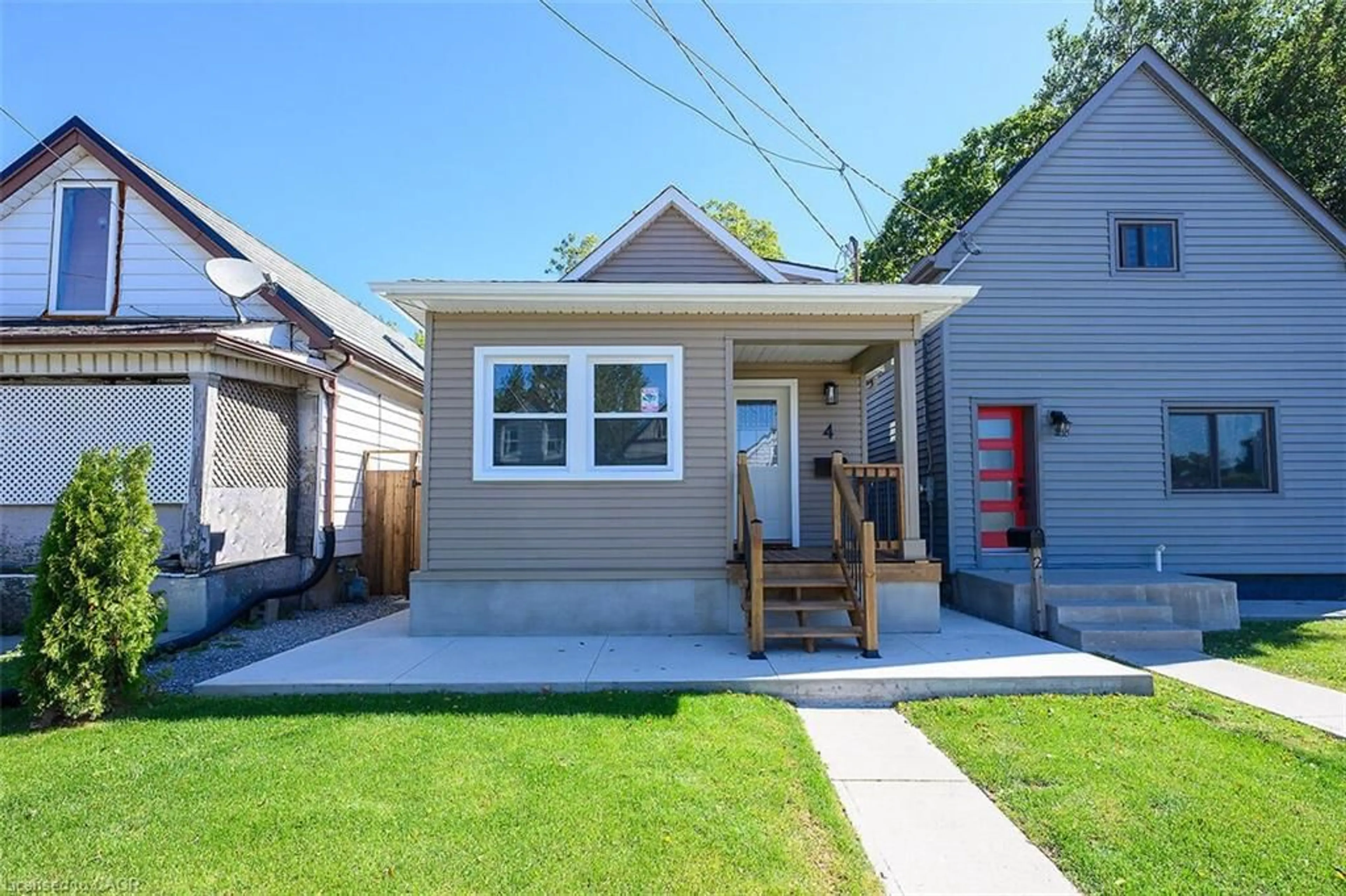Home with vinyl exterior material, street for 4 Albemarle St, Hamilton Ontario L8L 7G3