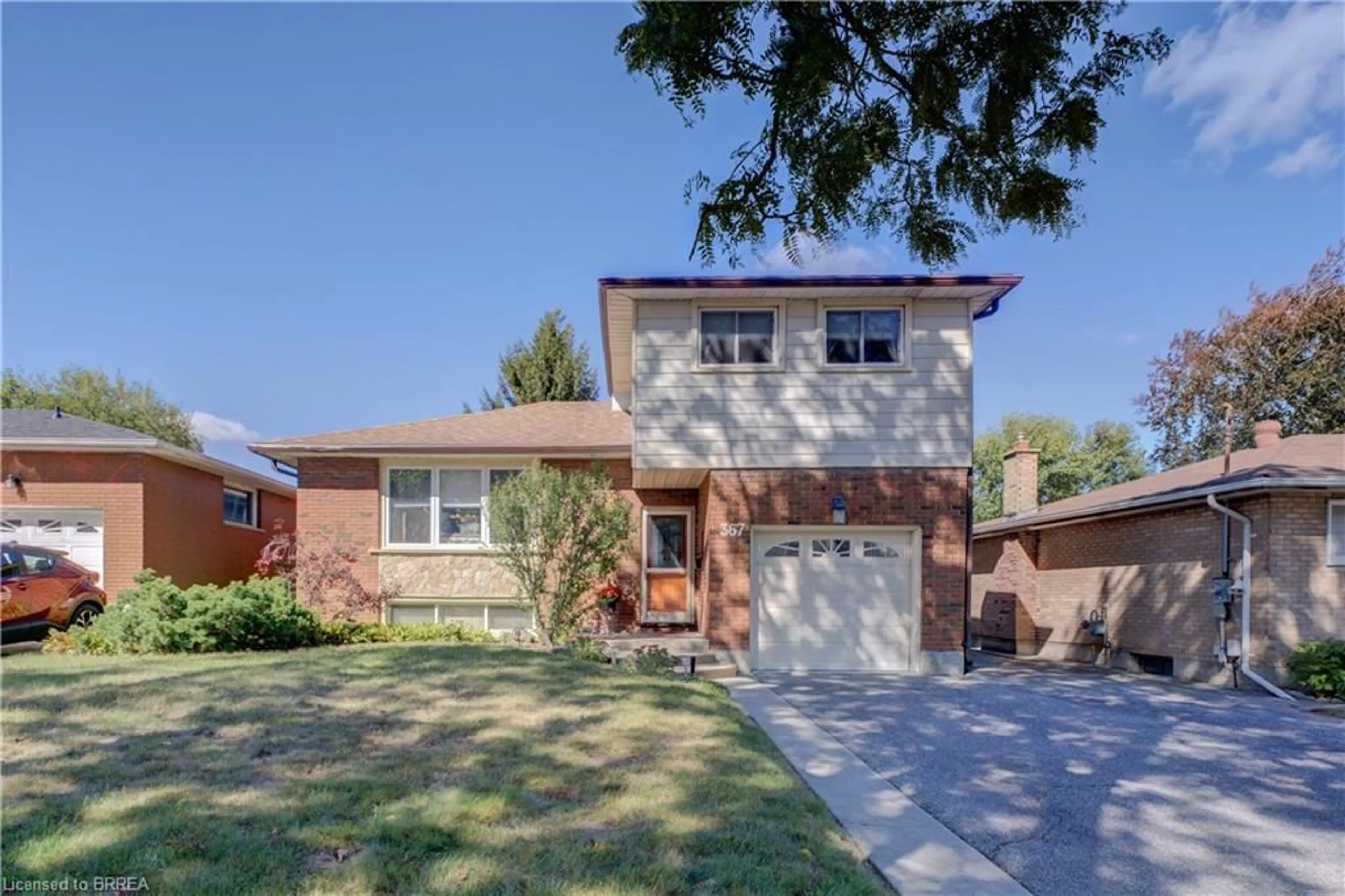 Home with brick exterior material, street for 367 Fairview Dr, Brantford Ontario N3R 2X7