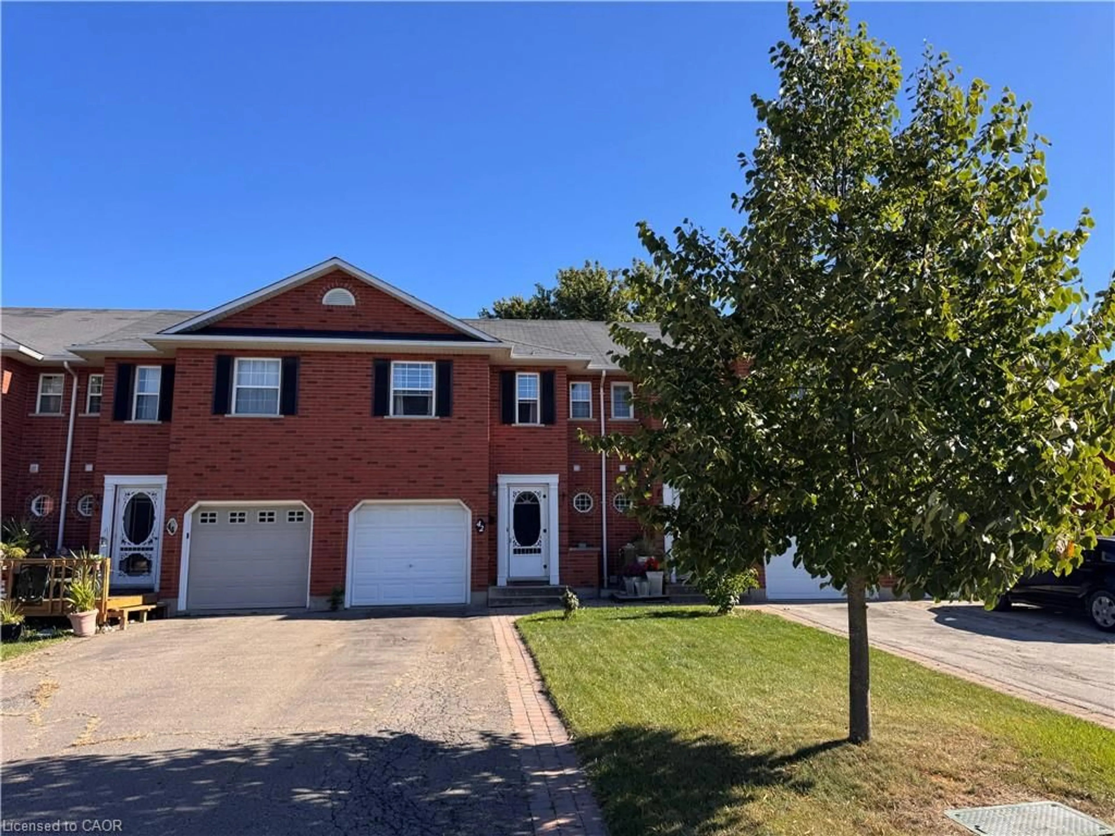 Home with brick exterior material, street for 42 Swayze Crt, Smithville Ontario L0R 2A0