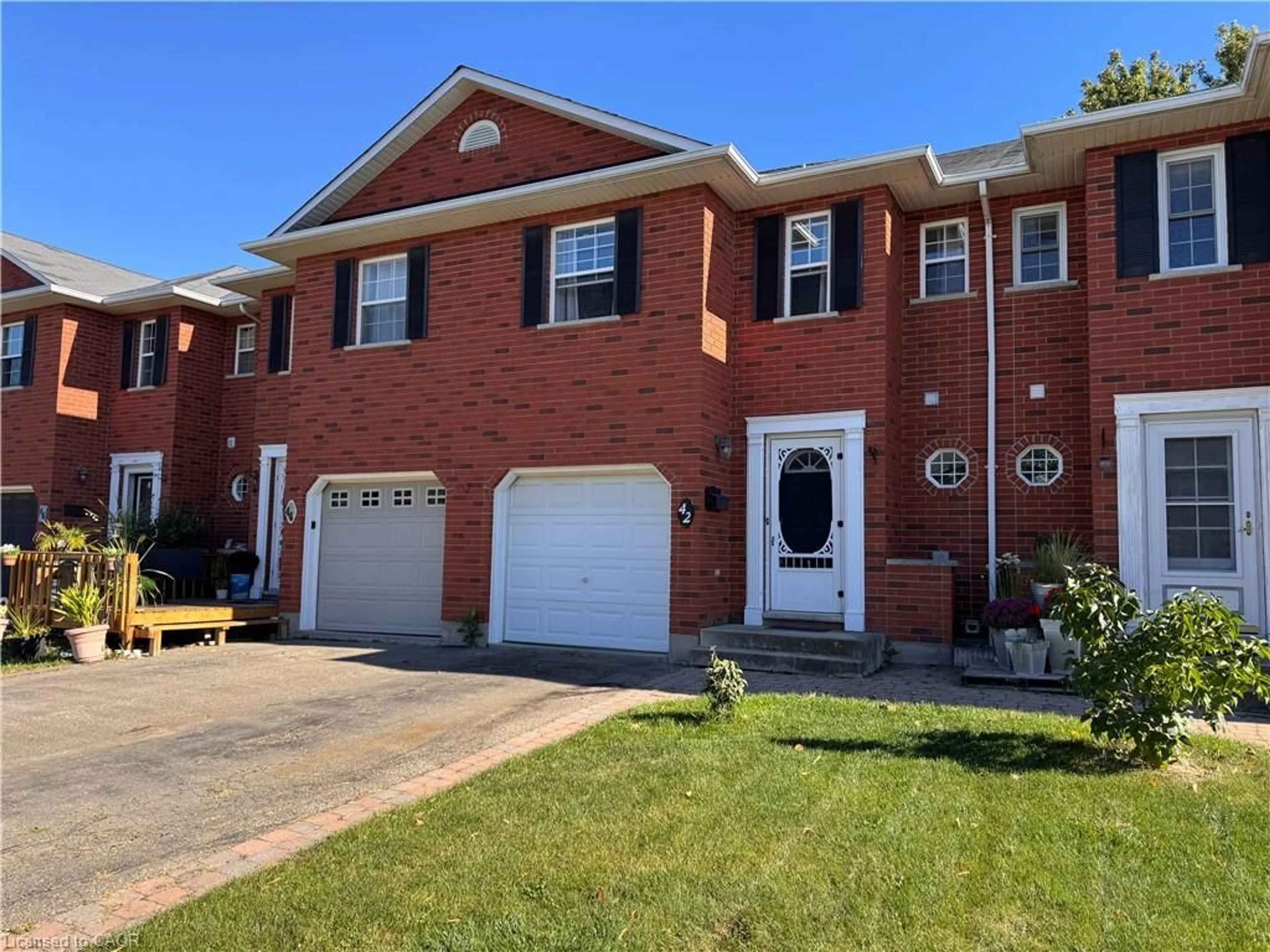 Home with brick exterior material, street for 42 Swayze Crt, Smithville Ontario L0R 2A0