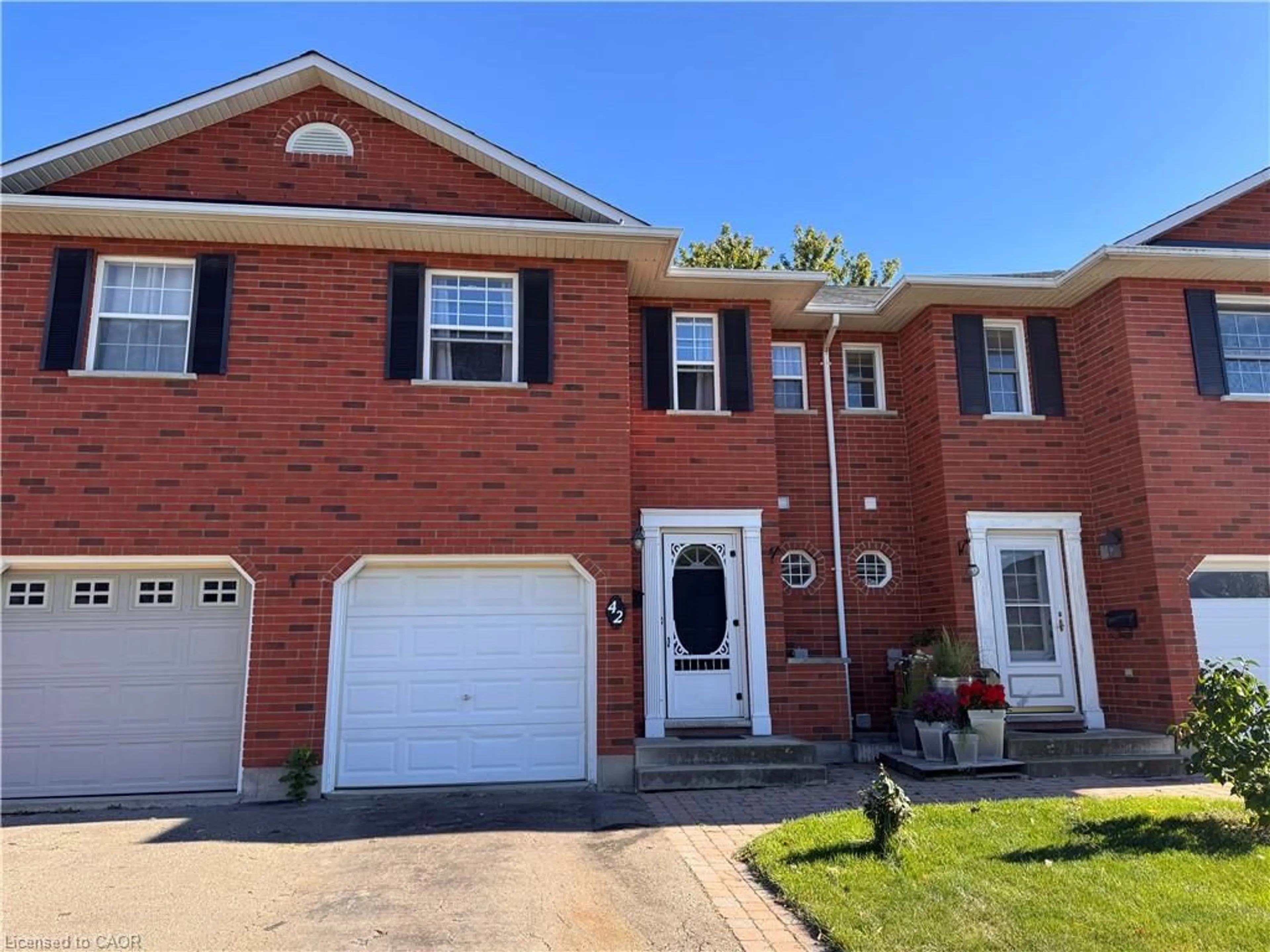 Home with brick exterior material, street for 42 Swayze Crt, Smithville Ontario L0R 2A0