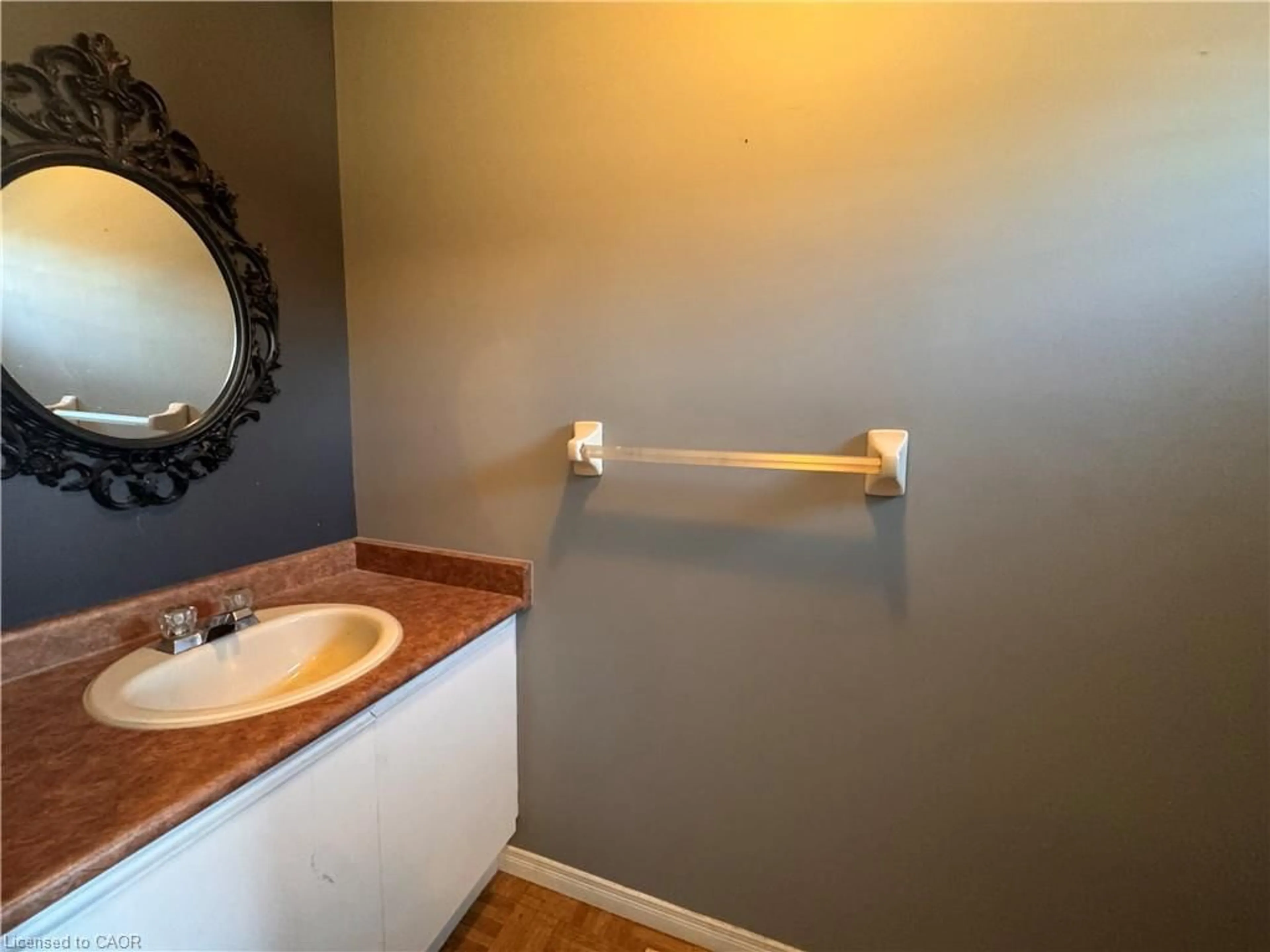 Standard bathroom, unknown for 42 Swayze Crt, Smithville Ontario L0R 2A0