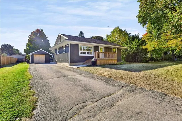30 Janet St, Brantford 3