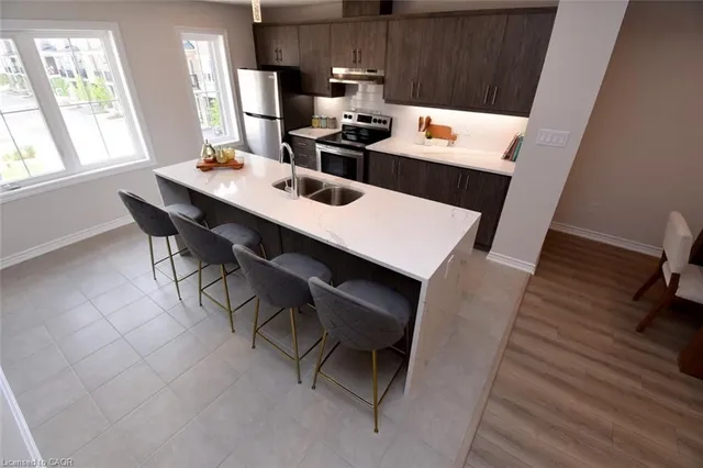 677 Park Rd #2, Brantford 3