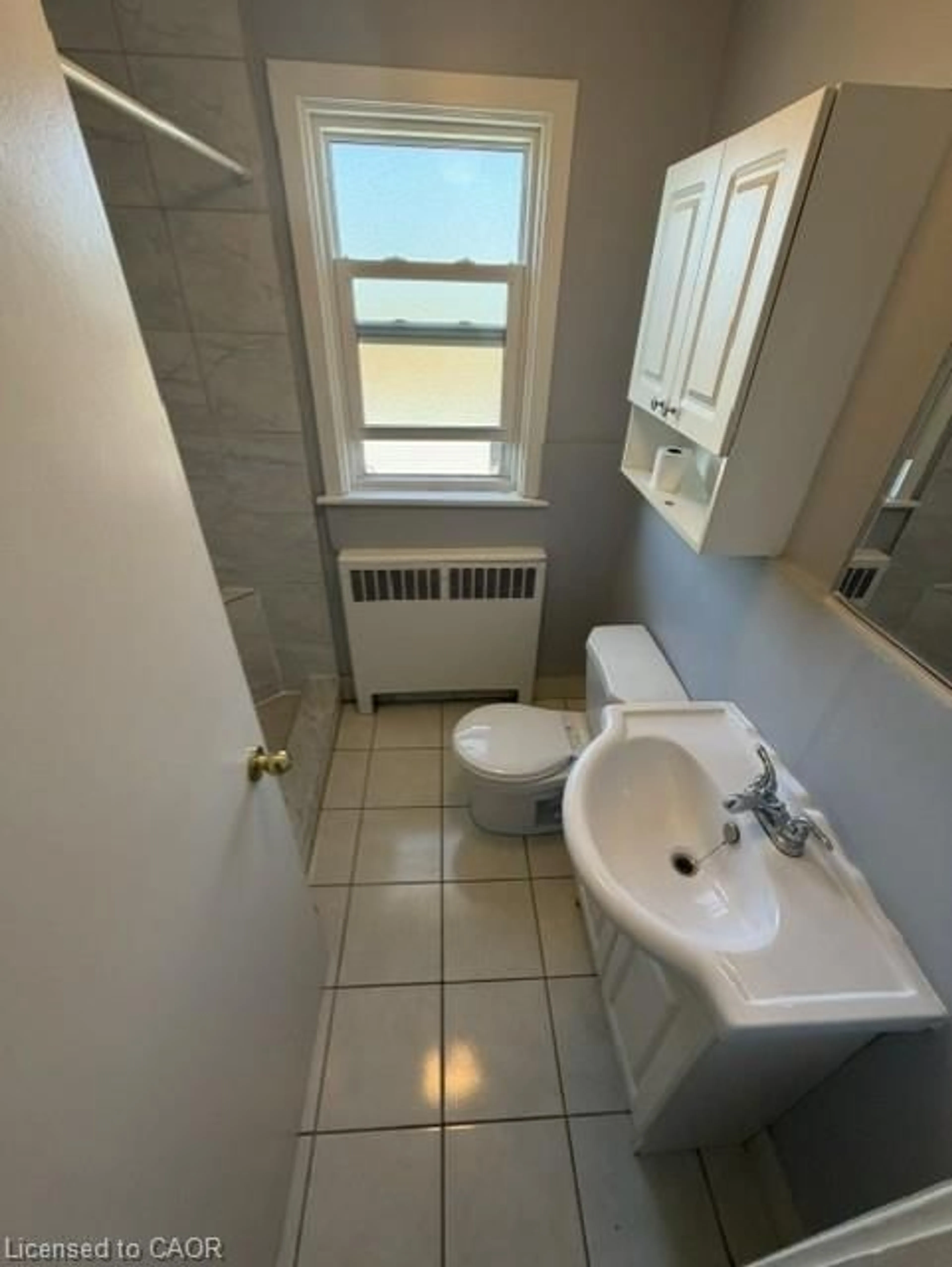 Standard bathroom, ceramic/tile floor for 1759 King St #32, Hamilton Ontario L8K 1V6