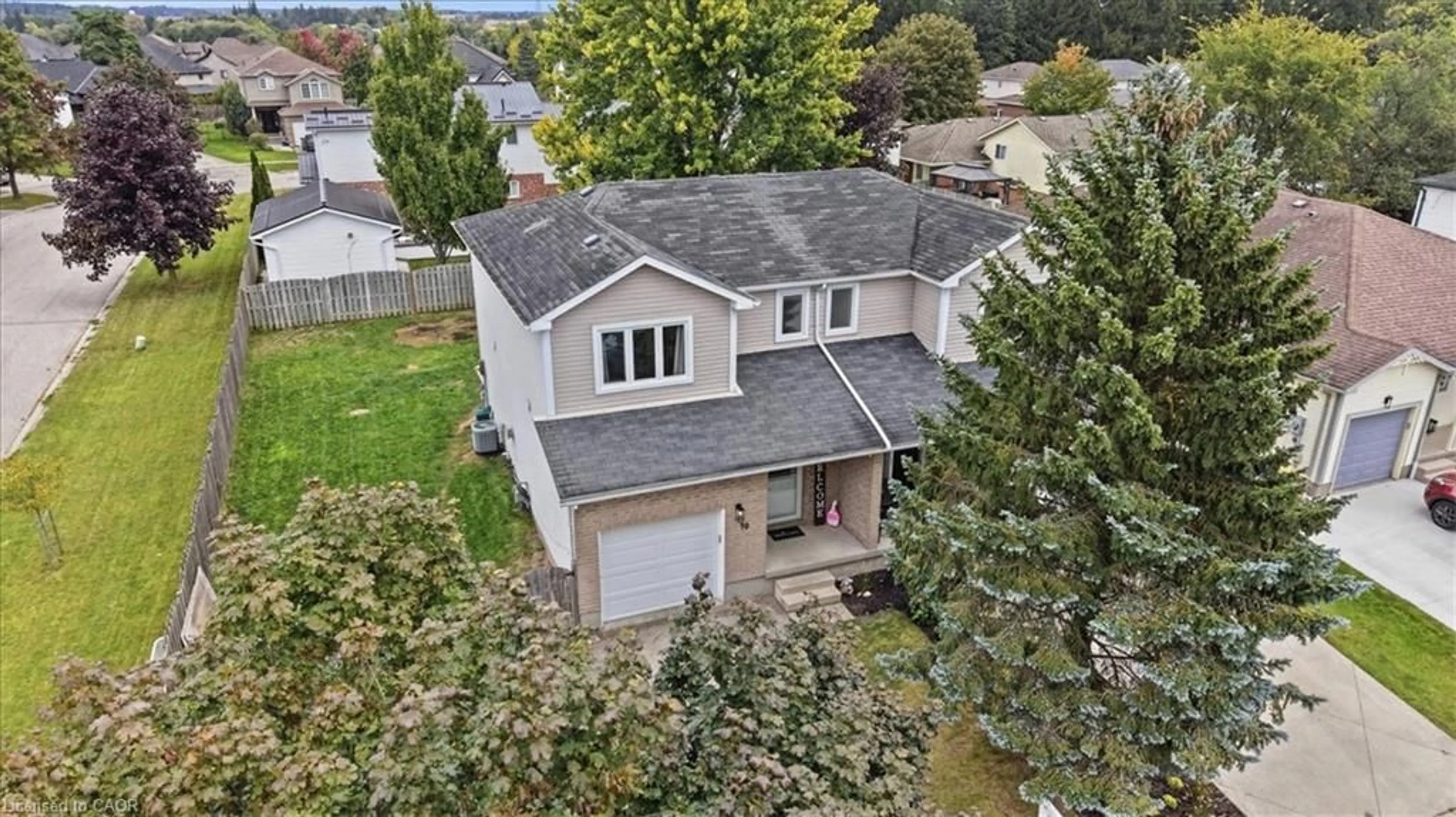 A pic from outside/outdoor area/front of a property/back of a property/a pic from drone, street for 90 Hostetler Rd, New Hamburg Ontario N3A 2E2