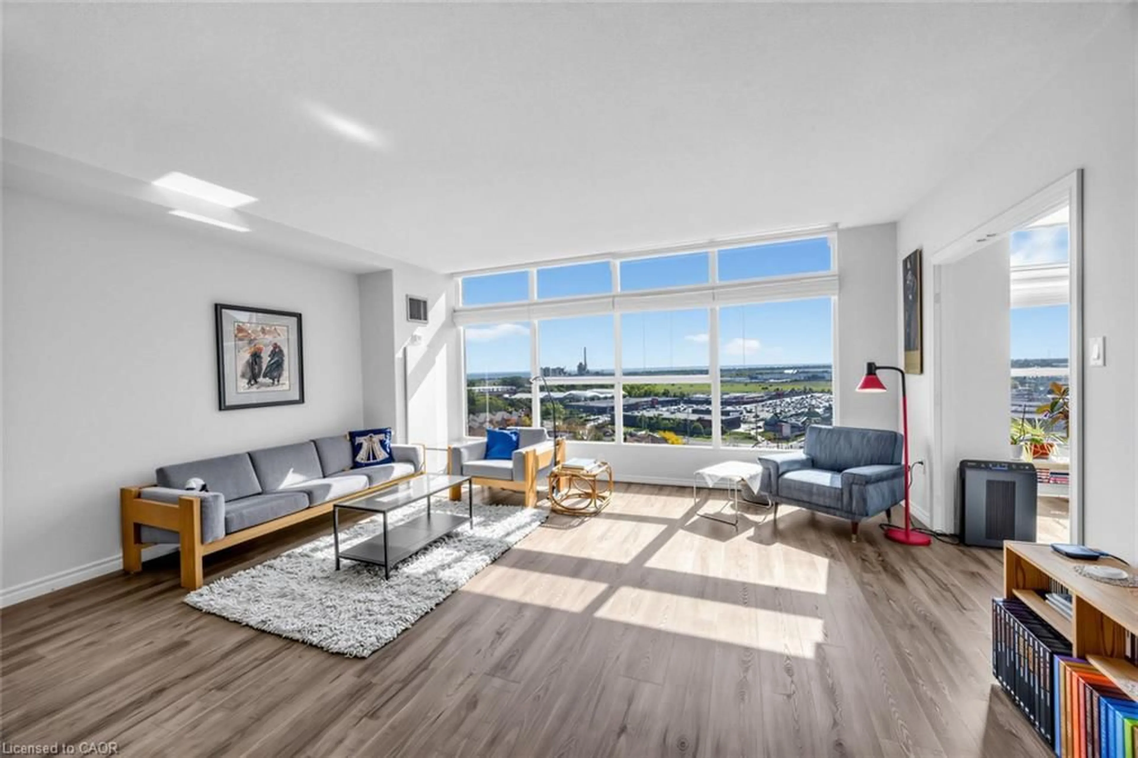 Living room with furniture, unknown for 1271 Walden Cir #PH306, Mississauga Ontario L5J 4R4