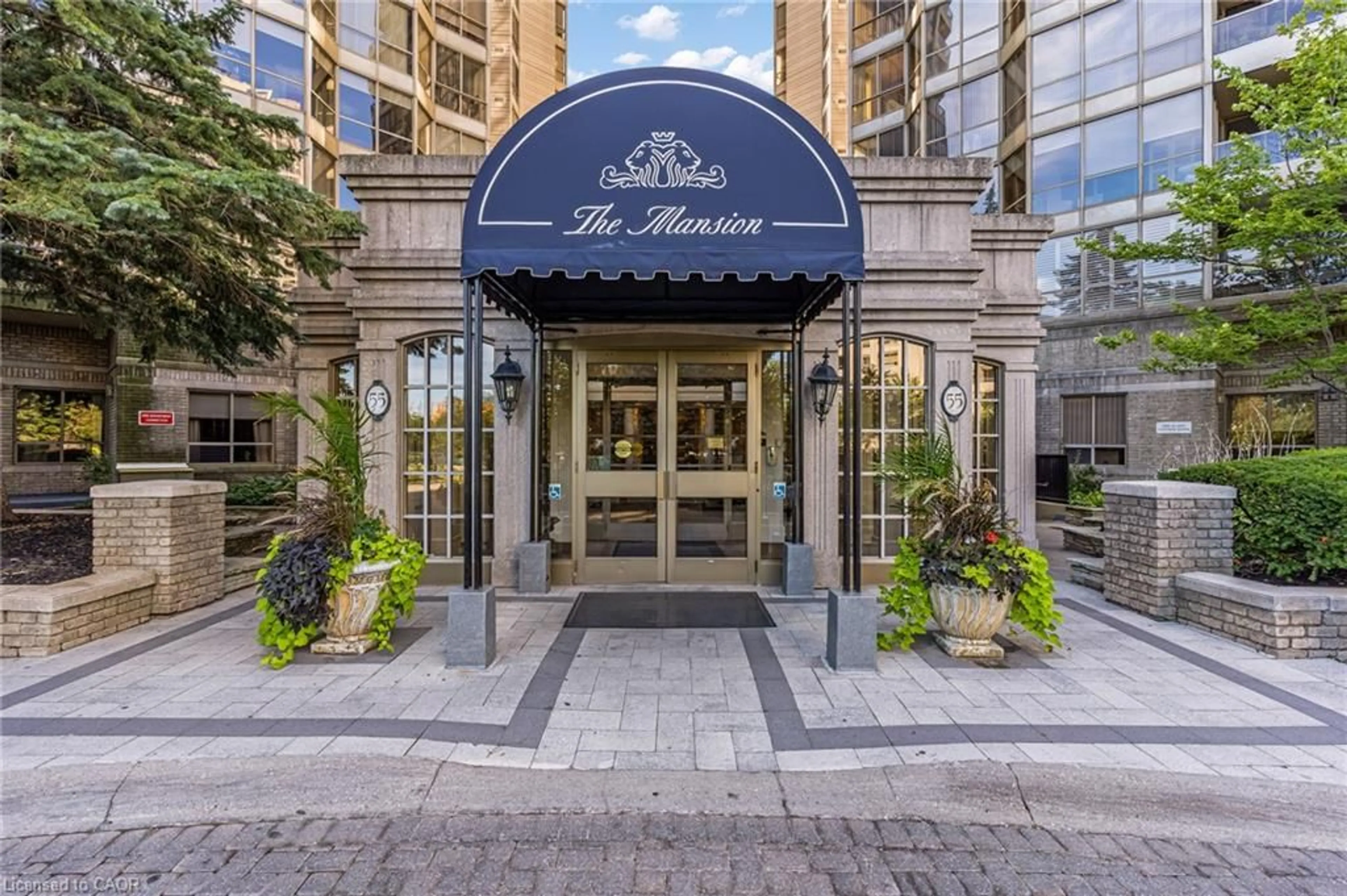Indoor foyer for 55 Kingsbridge Garden Cir #1604, Mississauga Ontario L5R 1Y1