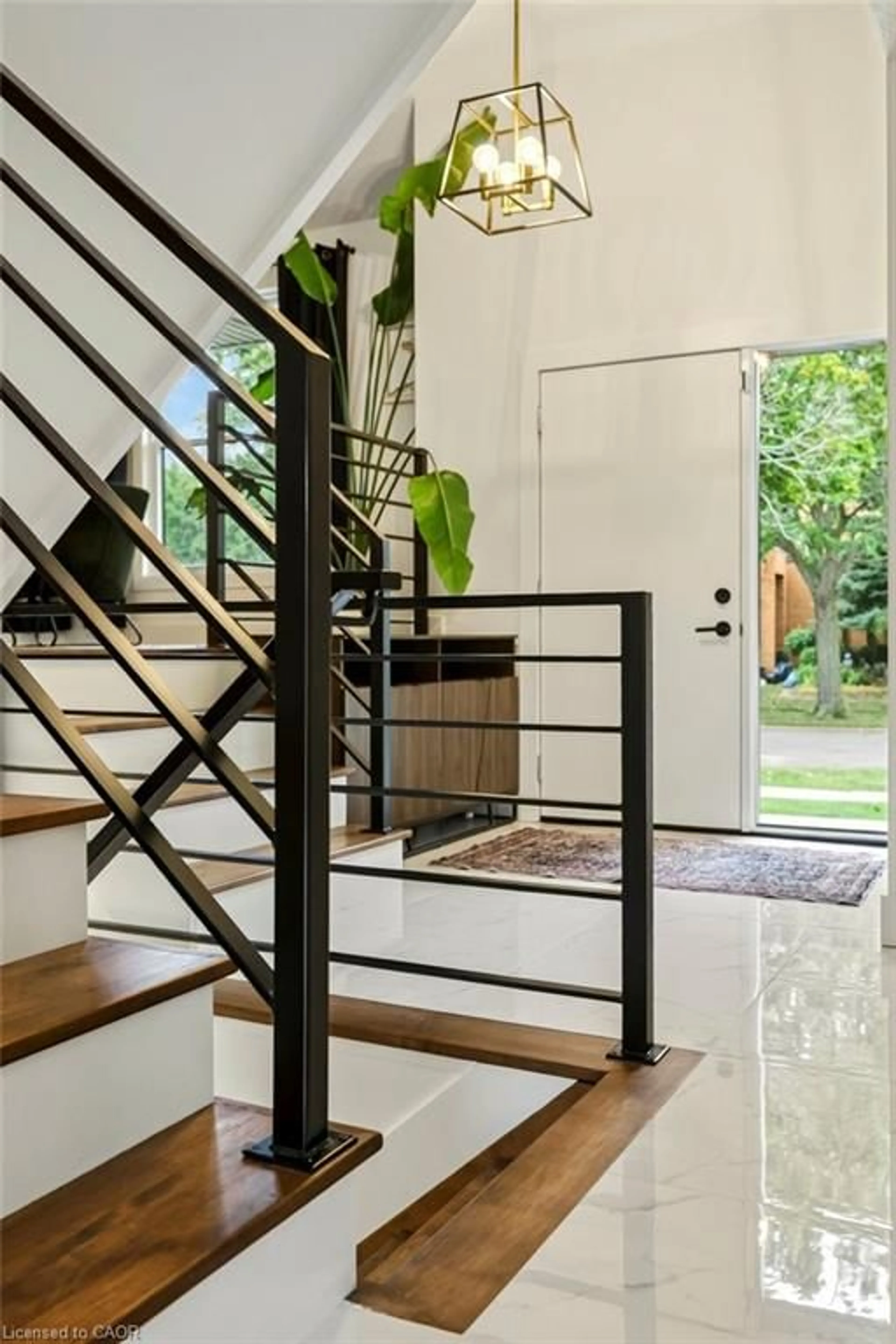 Indoor entryway for 9 Midway St, Hamilton Ontario L8G 4H6