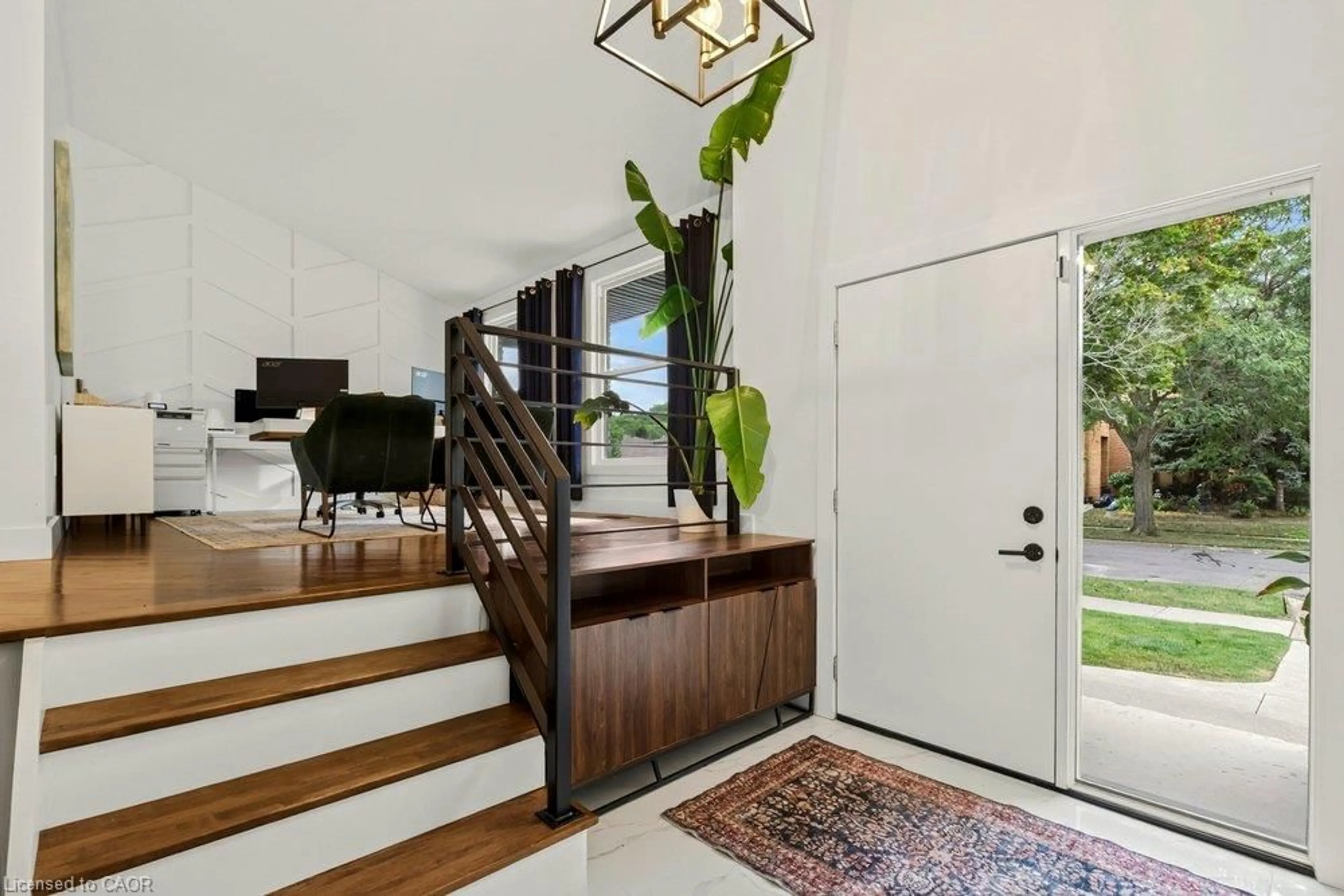 Indoor entryway for 9 Midway St, Hamilton Ontario L8G 4H6