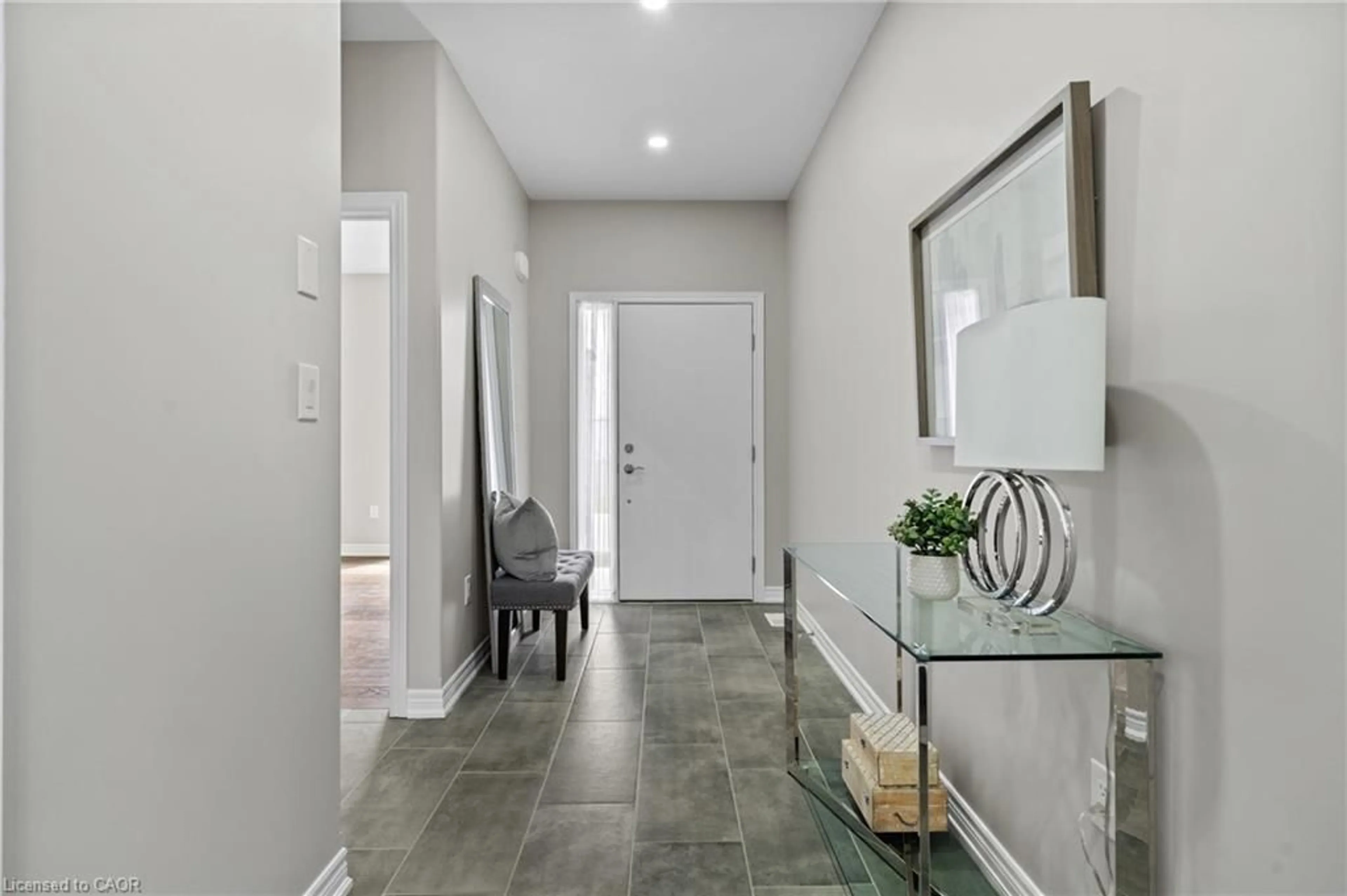 Indoor entryway for 7138 Parsa St #7, Niagara Falls Ontario L2H 3W1