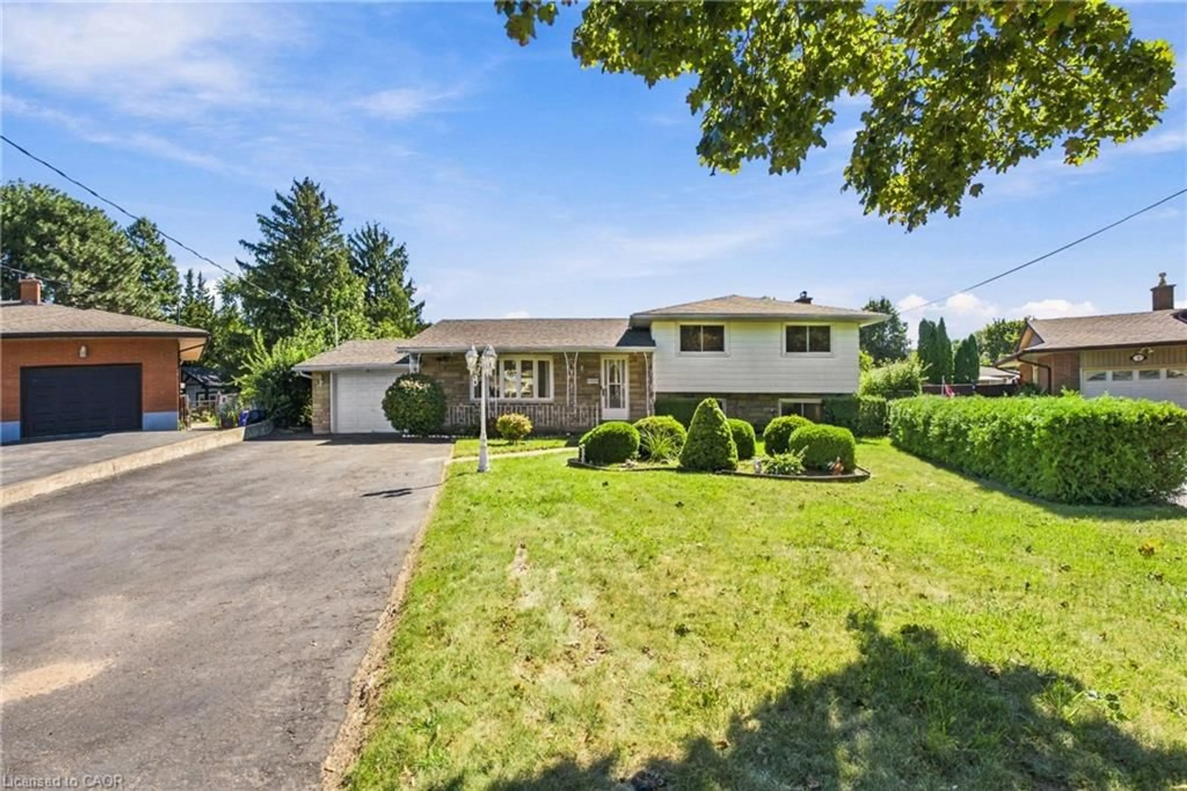 Unknown for 8 Empress Crt, St. Catharines Ontario L2N 3G8