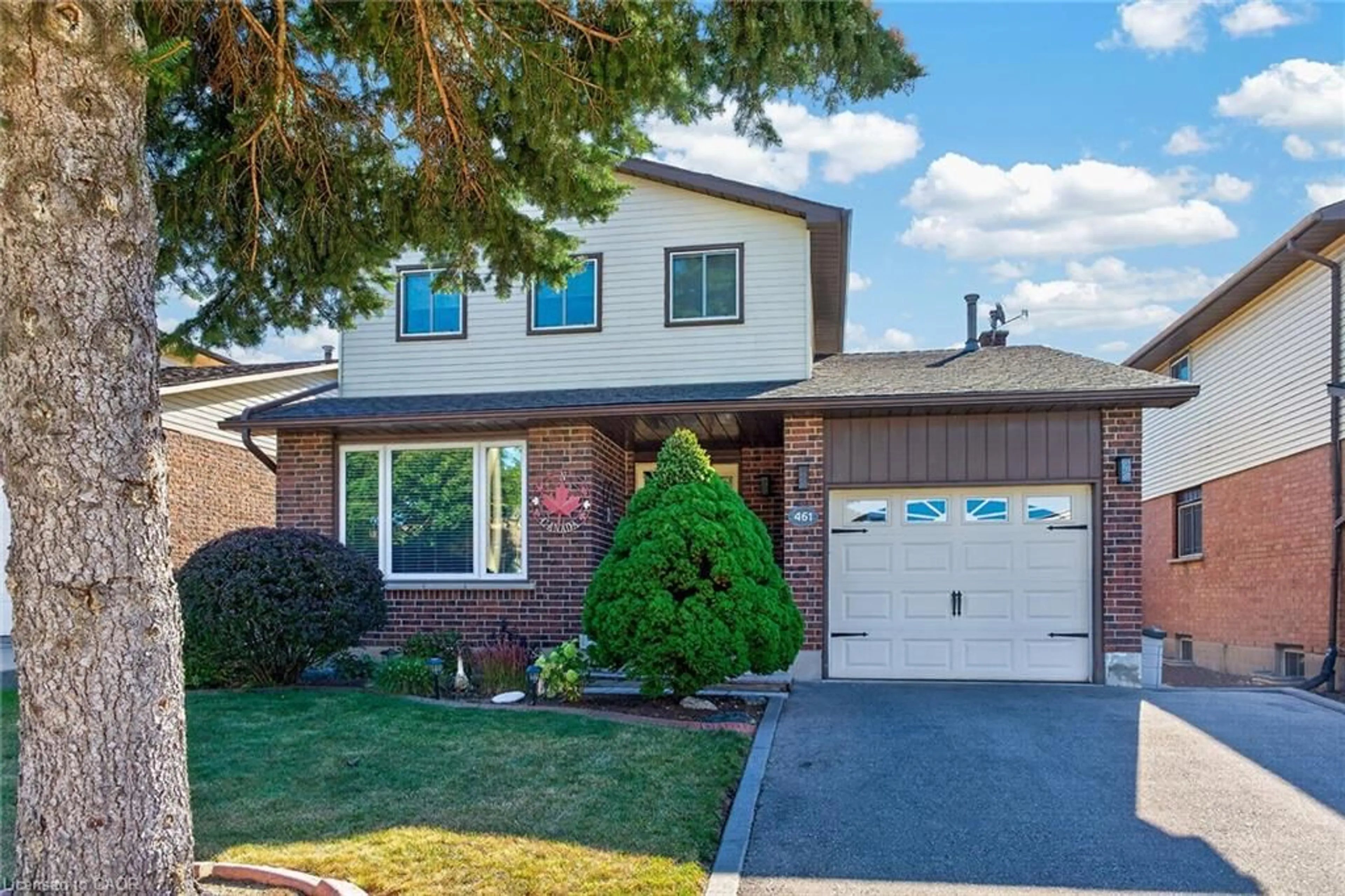 Home with vinyl exterior material, street for 461 Eaglewood Dr, Hamilton Ontario L8W 2T1