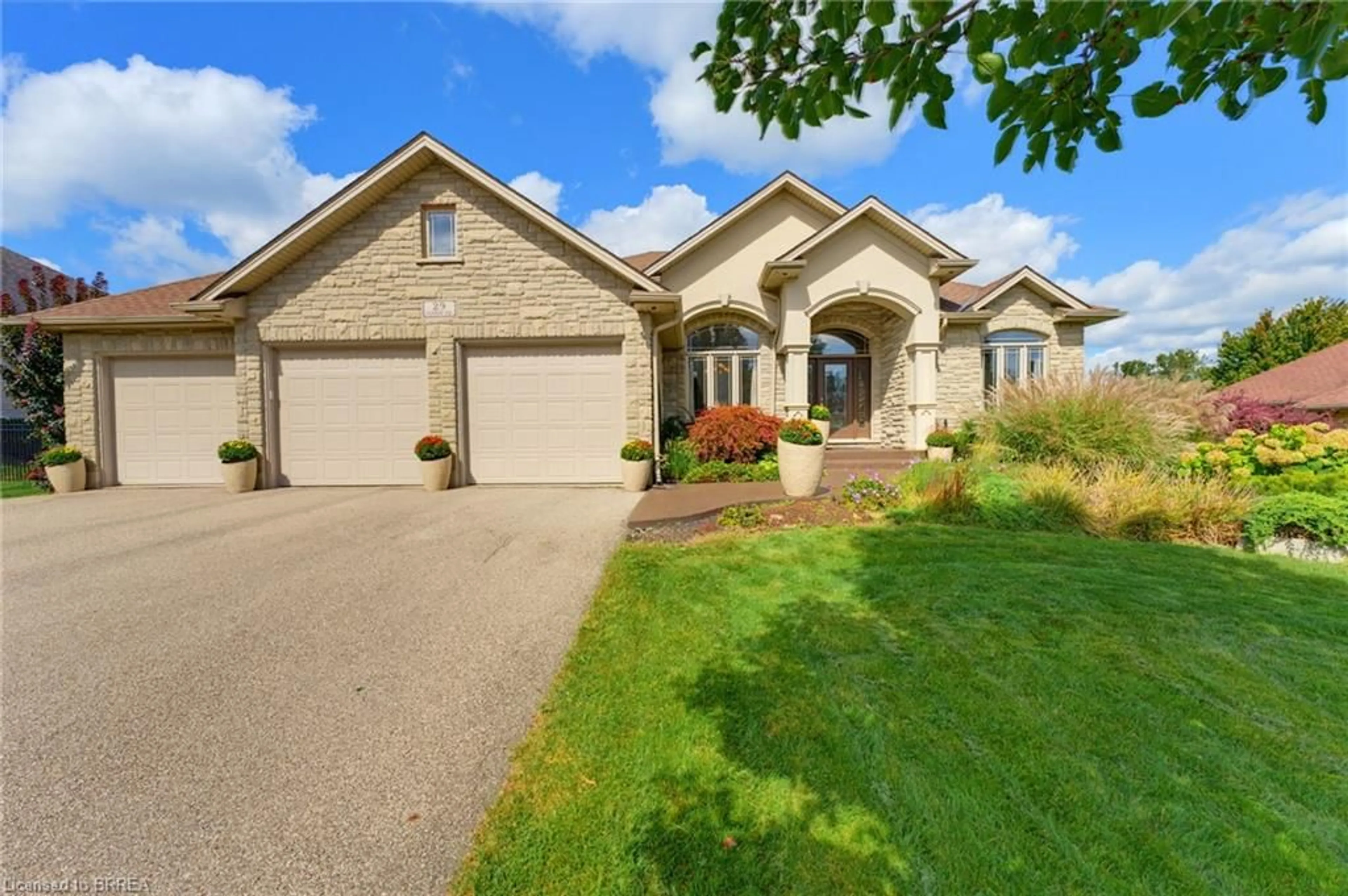 Home with brick exterior material, street for 29 Farrow Rd, Brantford Ontario N3T 0M4