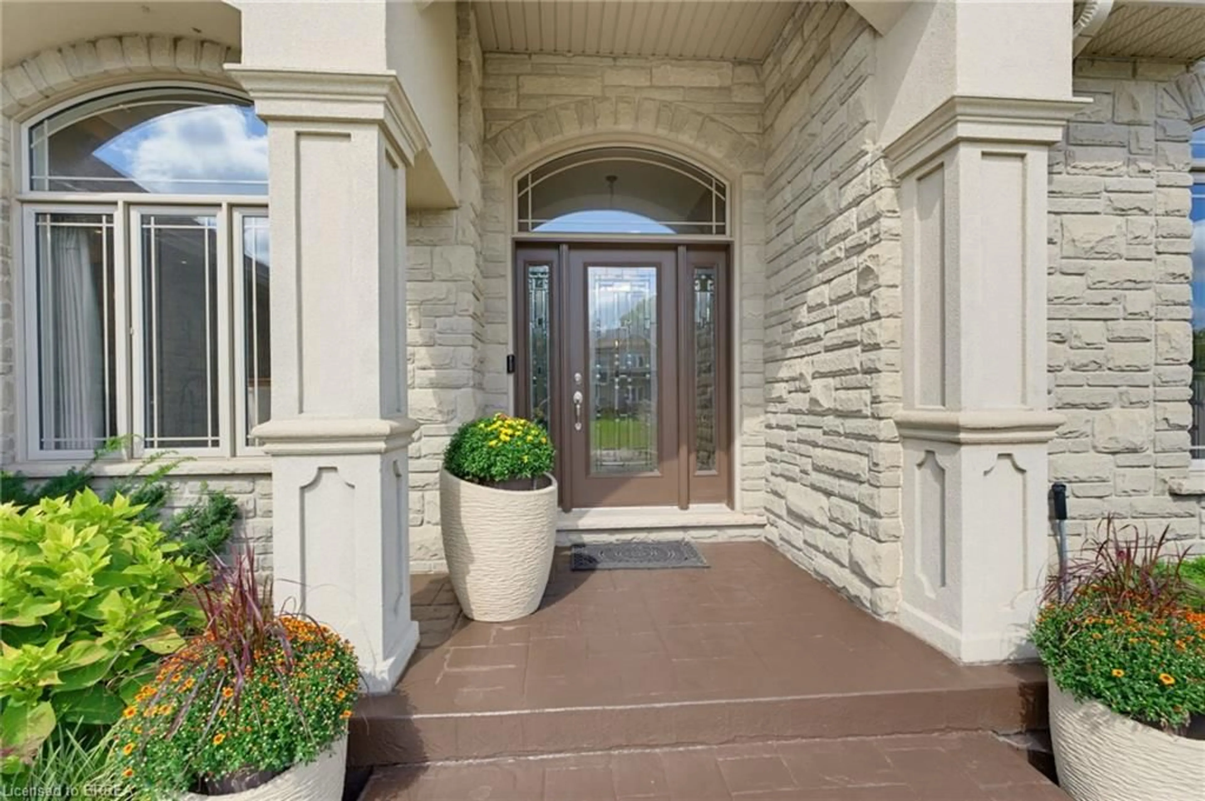 Indoor entryway for 29 Farrow Rd, Brantford Ontario N3T 0M4