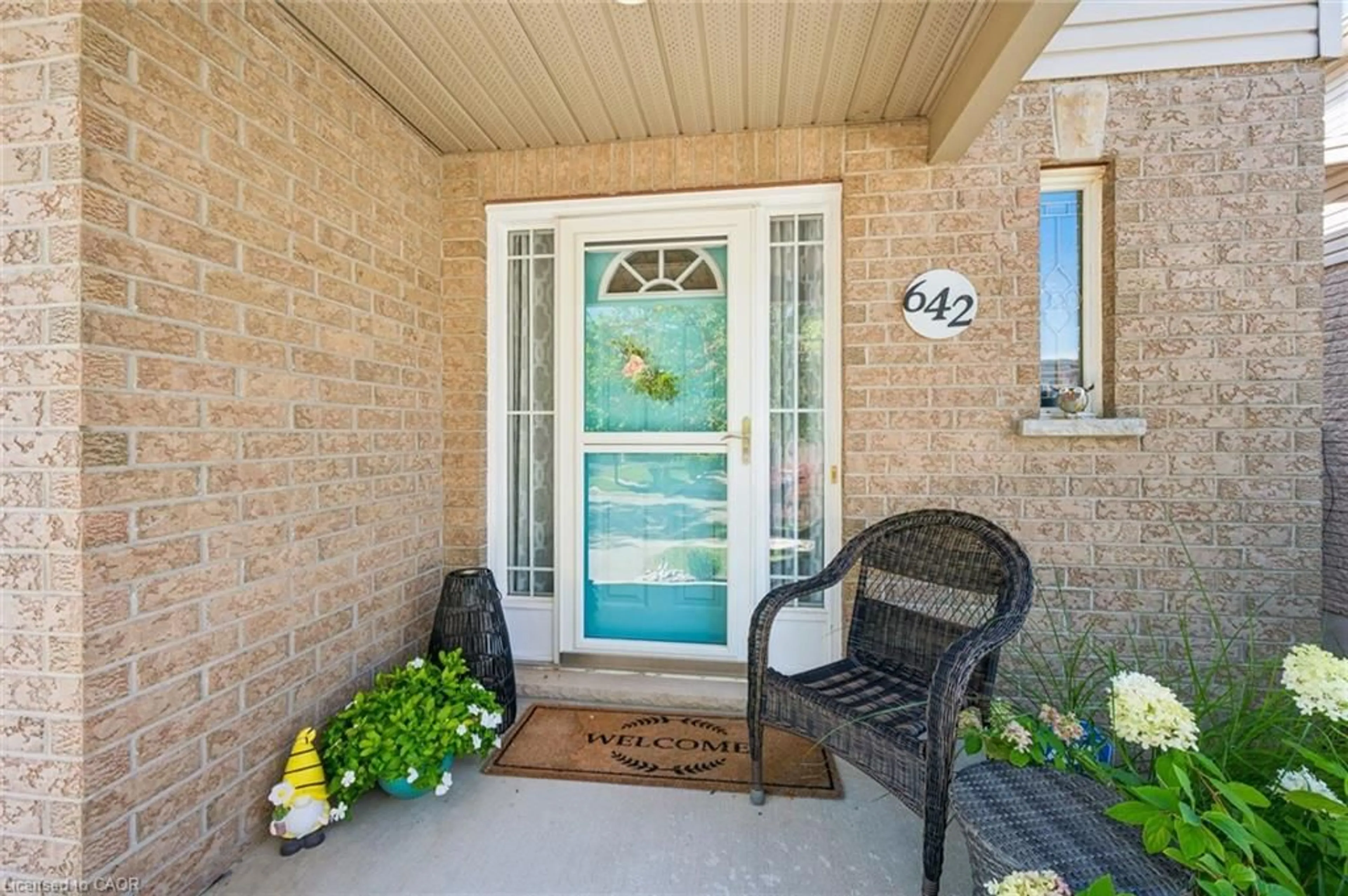 Indoor entryway for 642 Interlaken Dr, Waterloo Ontario N2T 2Y5