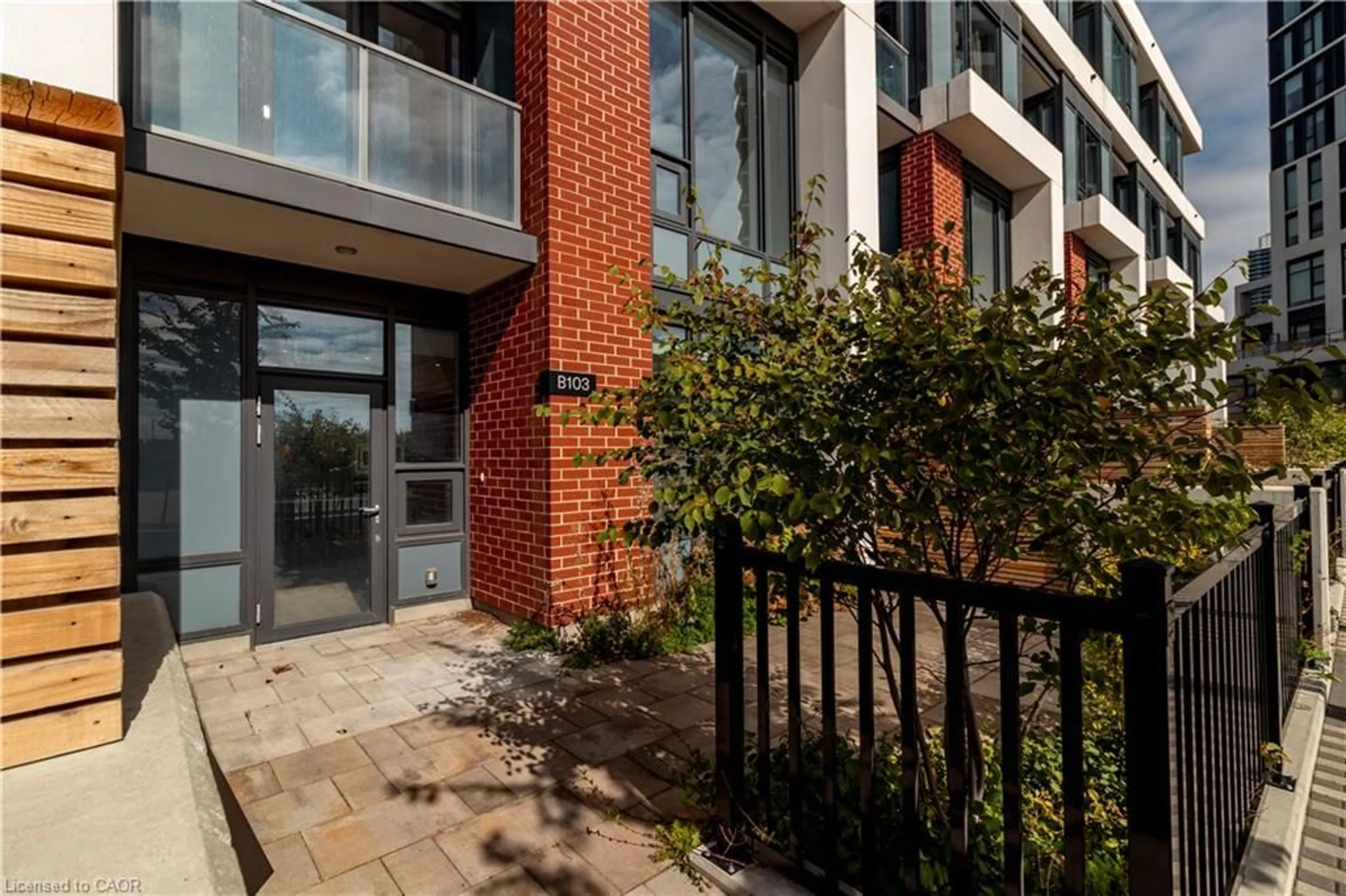 Home with brick exterior material, street for 15 Wellington St #103, Kitchener Ontario N2G 0E4
