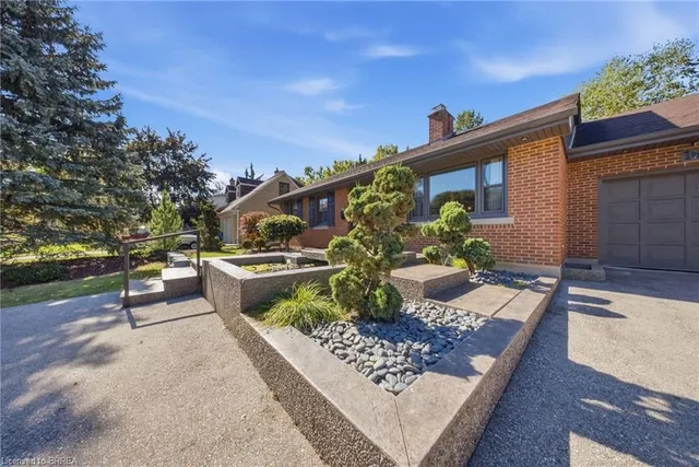 16 Hiram Rd, Paris 5